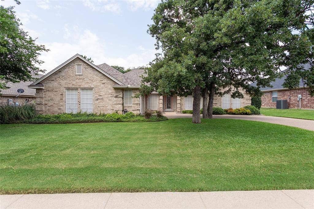 Kennedale, TX 76060,1015 Oak Hill Park