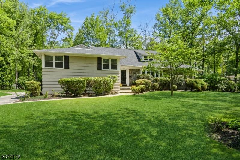 Scotch Plains Twp., NJ 07076,1988 Dogwood Dr