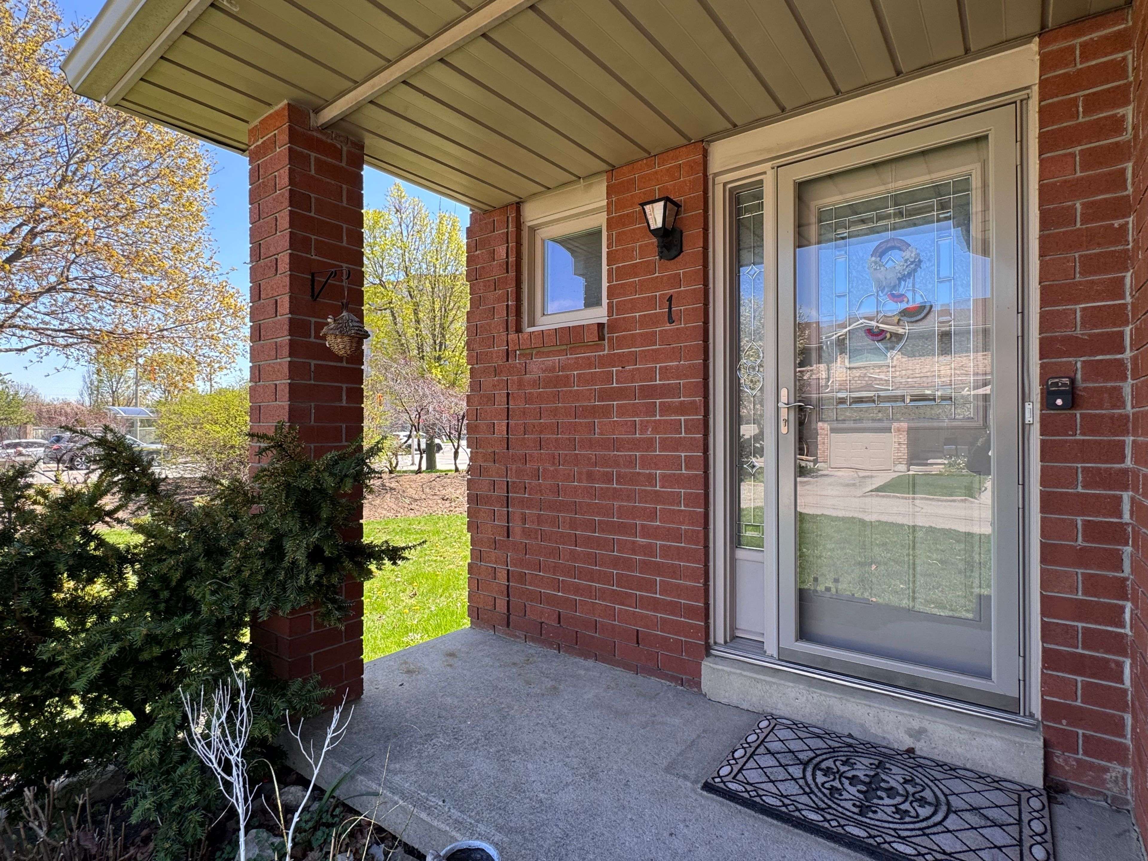 Hamilton, ON L9B 2H2,391 Stone Church RD E #1