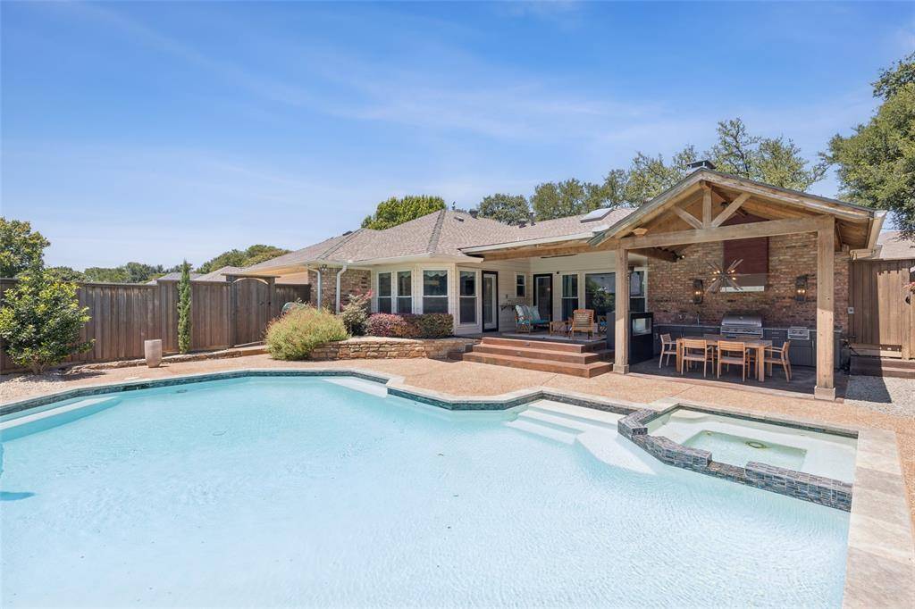 Dallas, TX 75252,7352 Briarnoll Drive