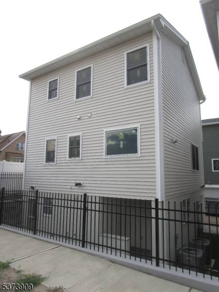 Paterson City, NJ 07514,182 E 25Th St #A