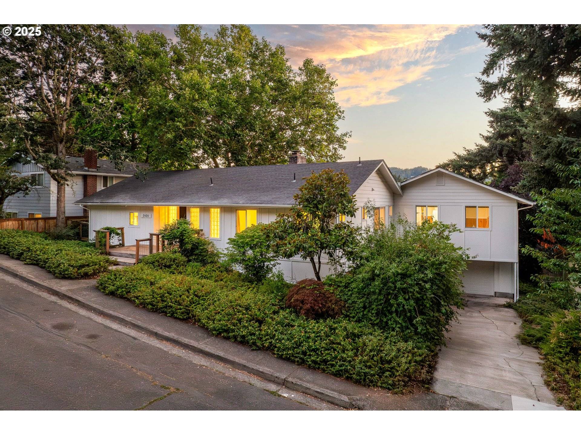 Eugene, OR 97405,3820 UNIVERSITY ST