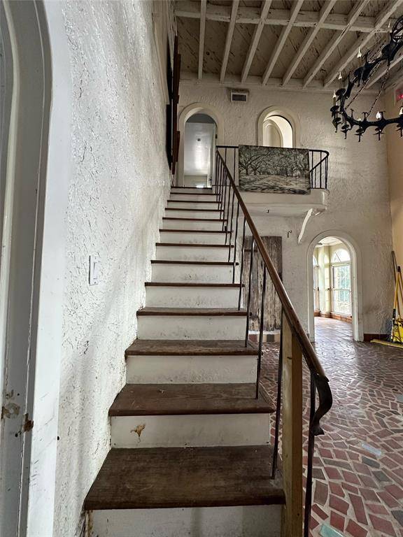 West Palm Beach, FL 33405,911 Mcintosh St