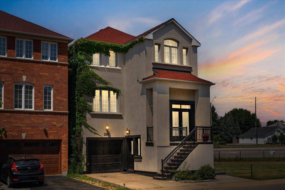 Vaughan, ON L4J 8M4,200 Yellowood CIR