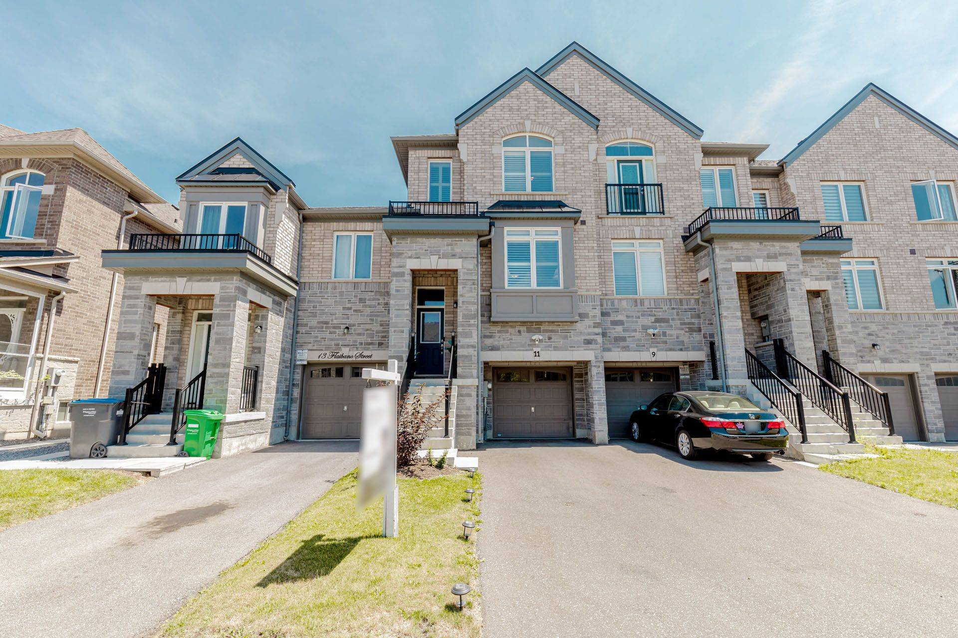 Brampton, ON L6Z 0J7,11 Flaibano ST