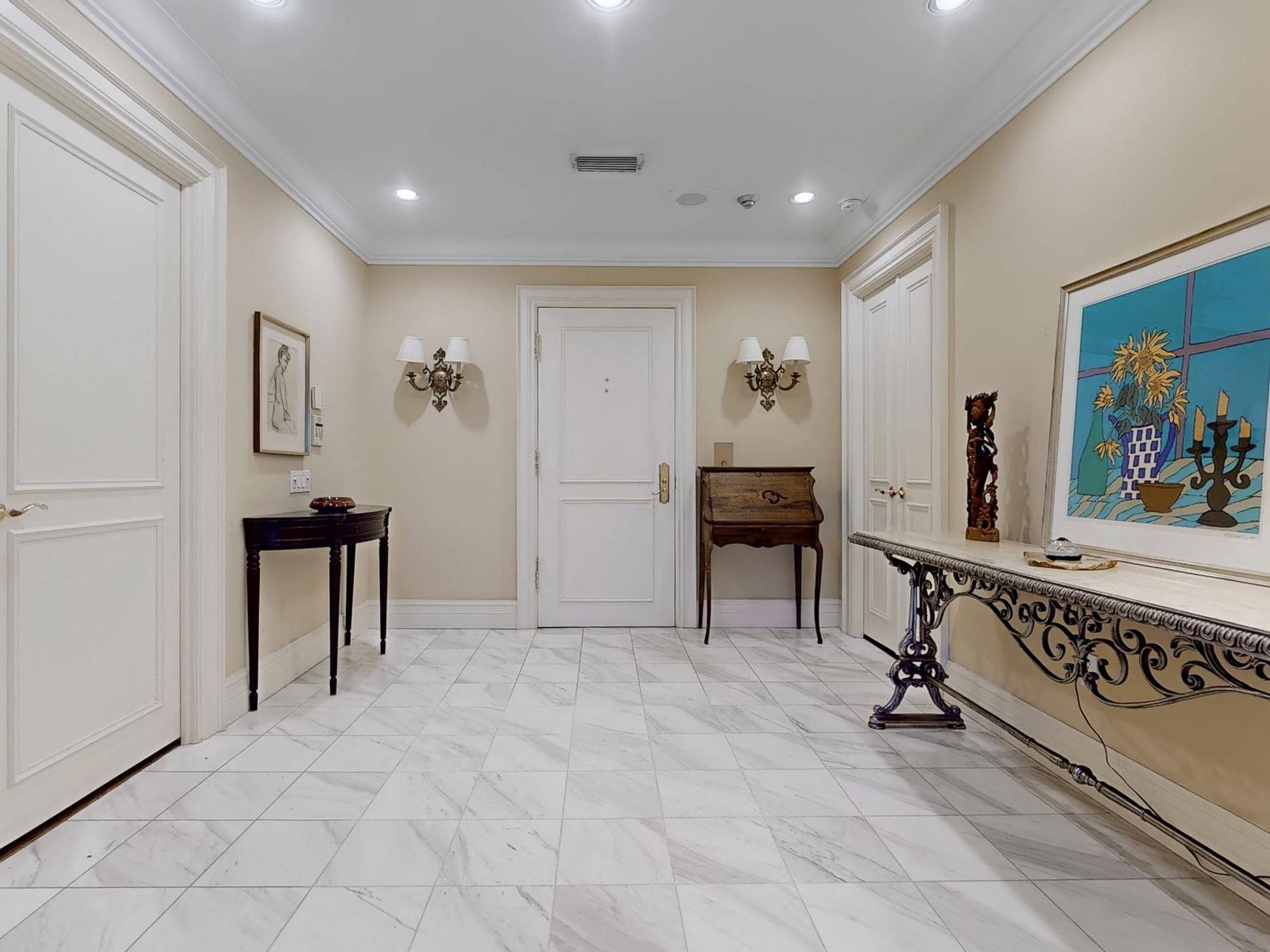 Toronto C12, ON M4N 3R5,2 Chedington PL #2C