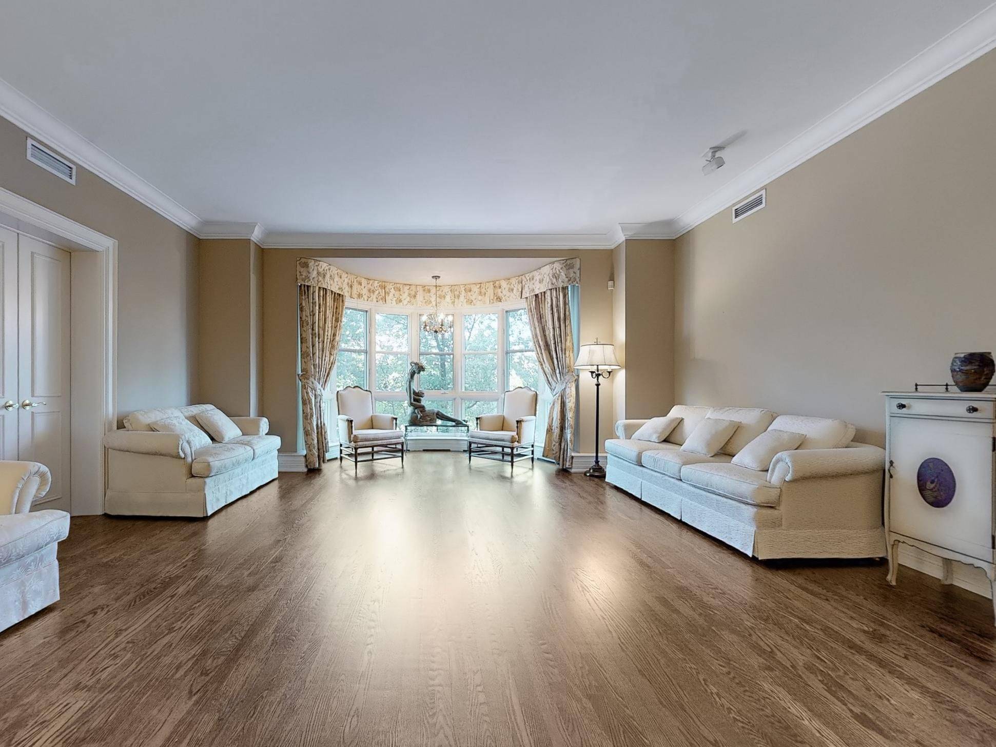 Toronto C12, ON M4N 3R5,2 Chedington PL #2C