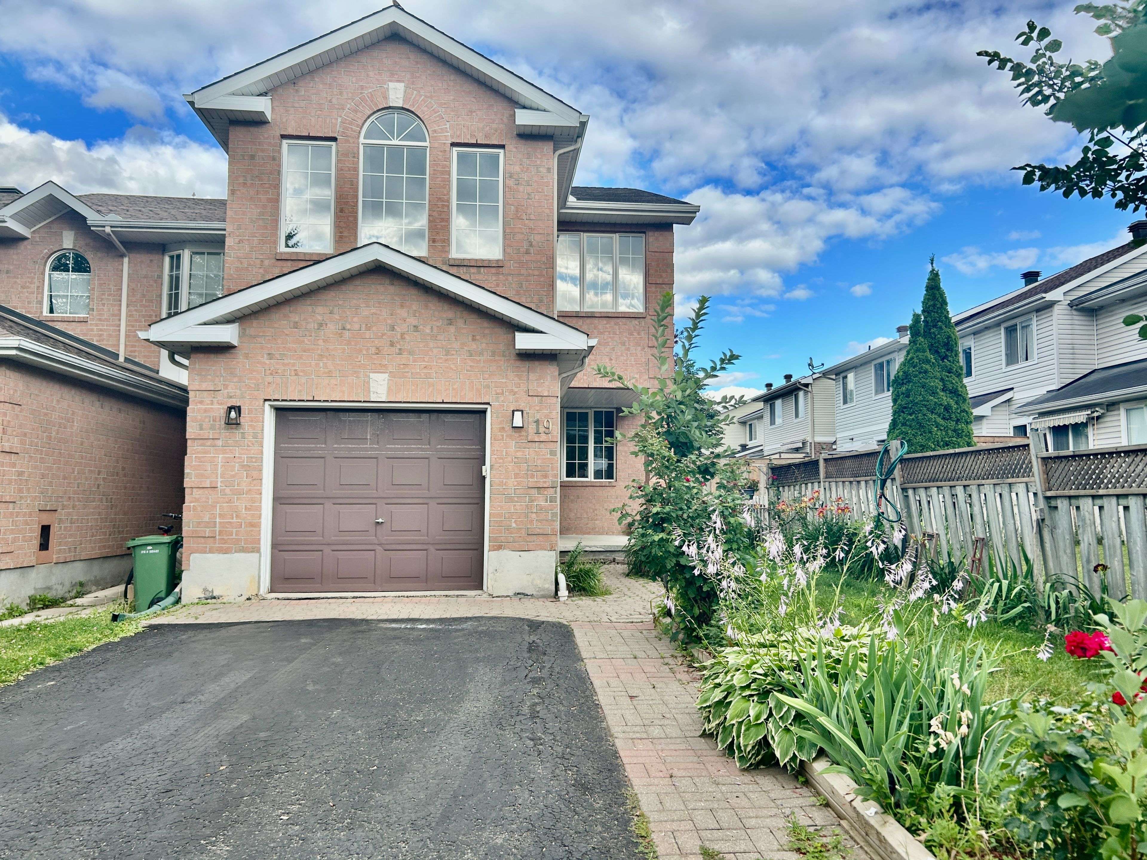 Kanata, ON K2L 4E9,19 Cohen AVE