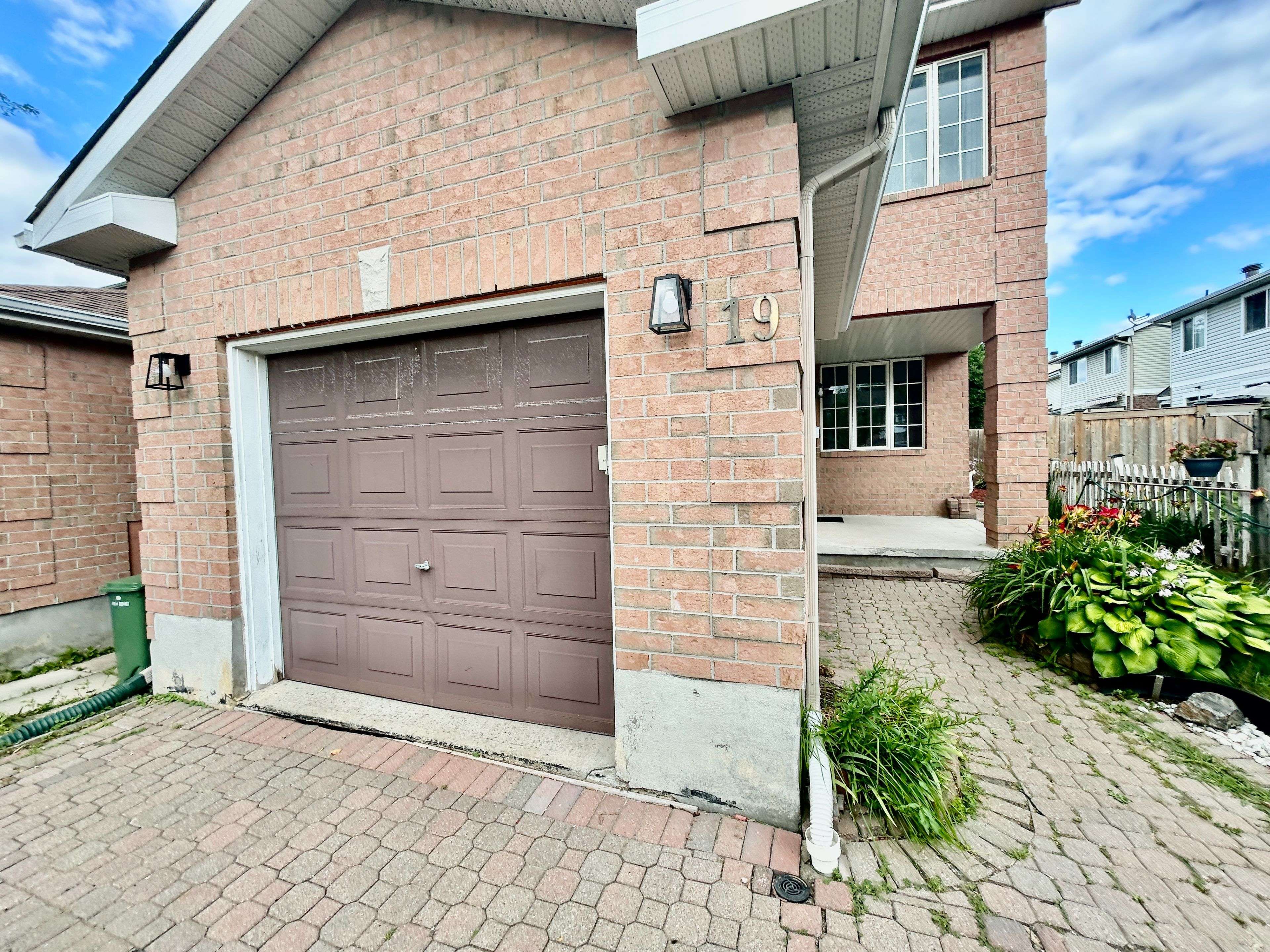 Kanata, ON K2L 4E9,19 Cohen AVE