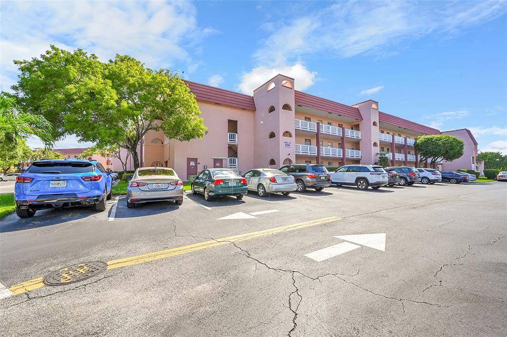 Sunrise, FL 33322,9480 Sunrise Lakes Blvd #111