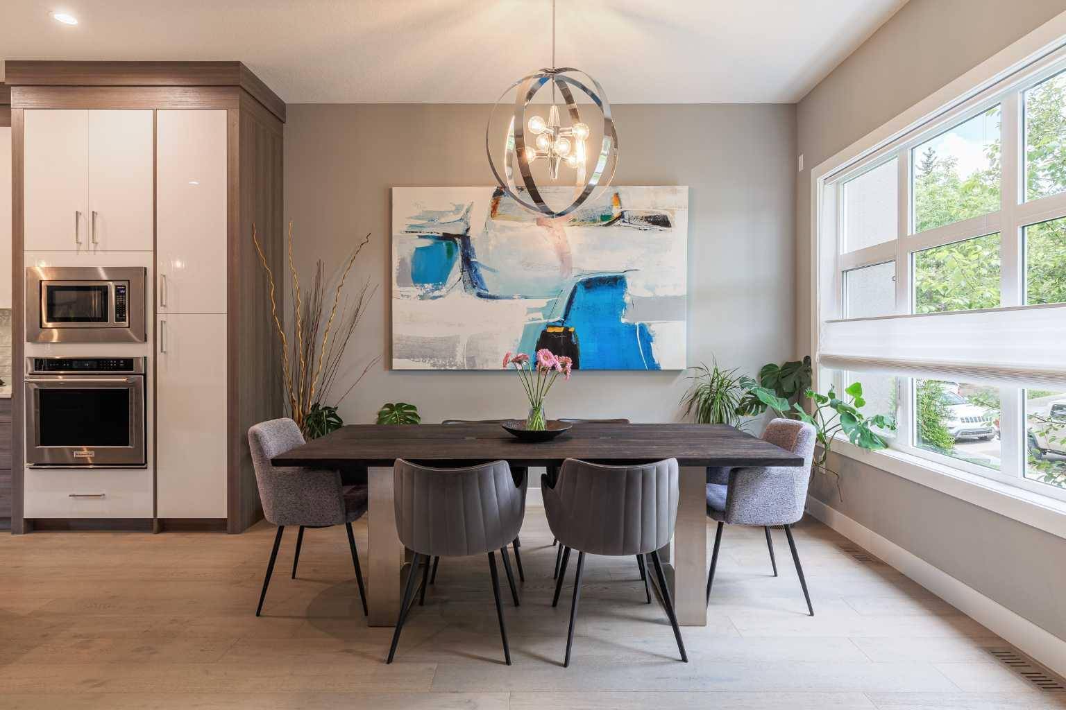 Calgary, AB T3E 2Z7,2637 36 ST SW