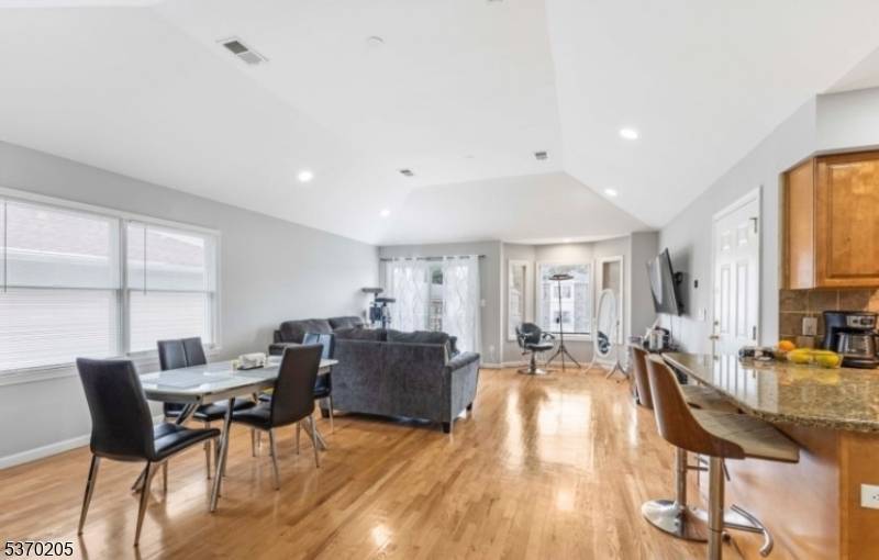 Elizabeth City, NJ 07202,433 Linden Ave