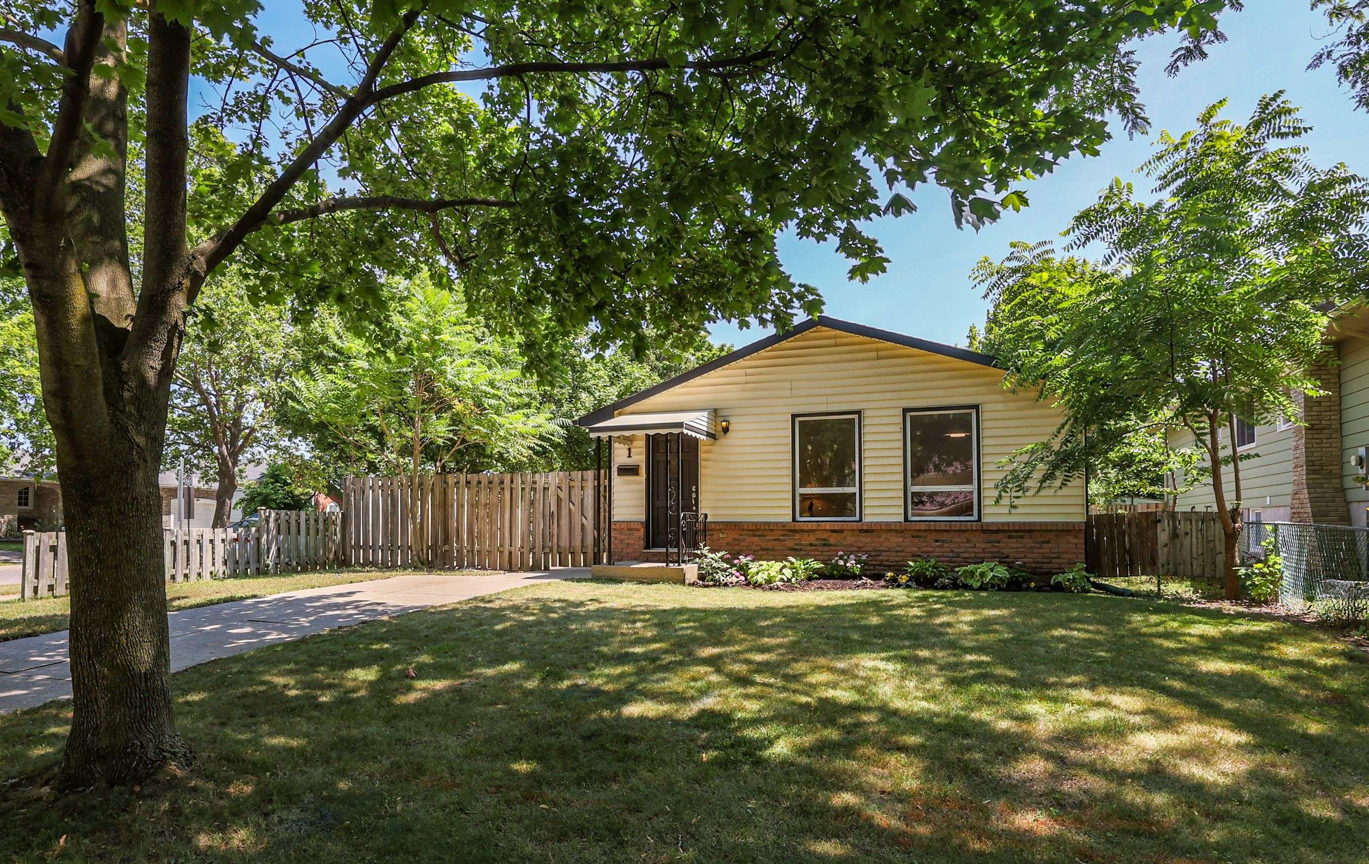St. Catharines, ON L2M 7A2,1 Rainbow DR