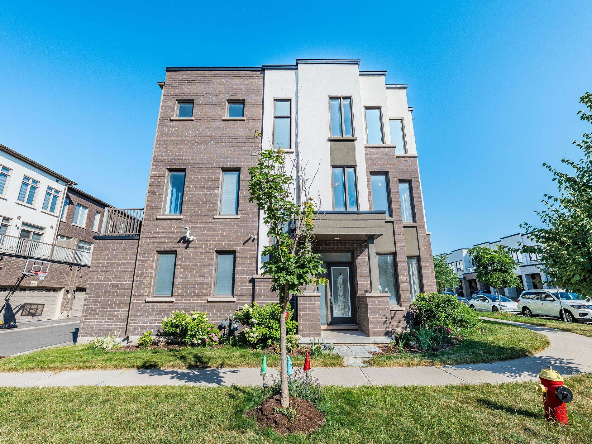 Oakville, ON L6H 7C3,3128 Mintwood CIR