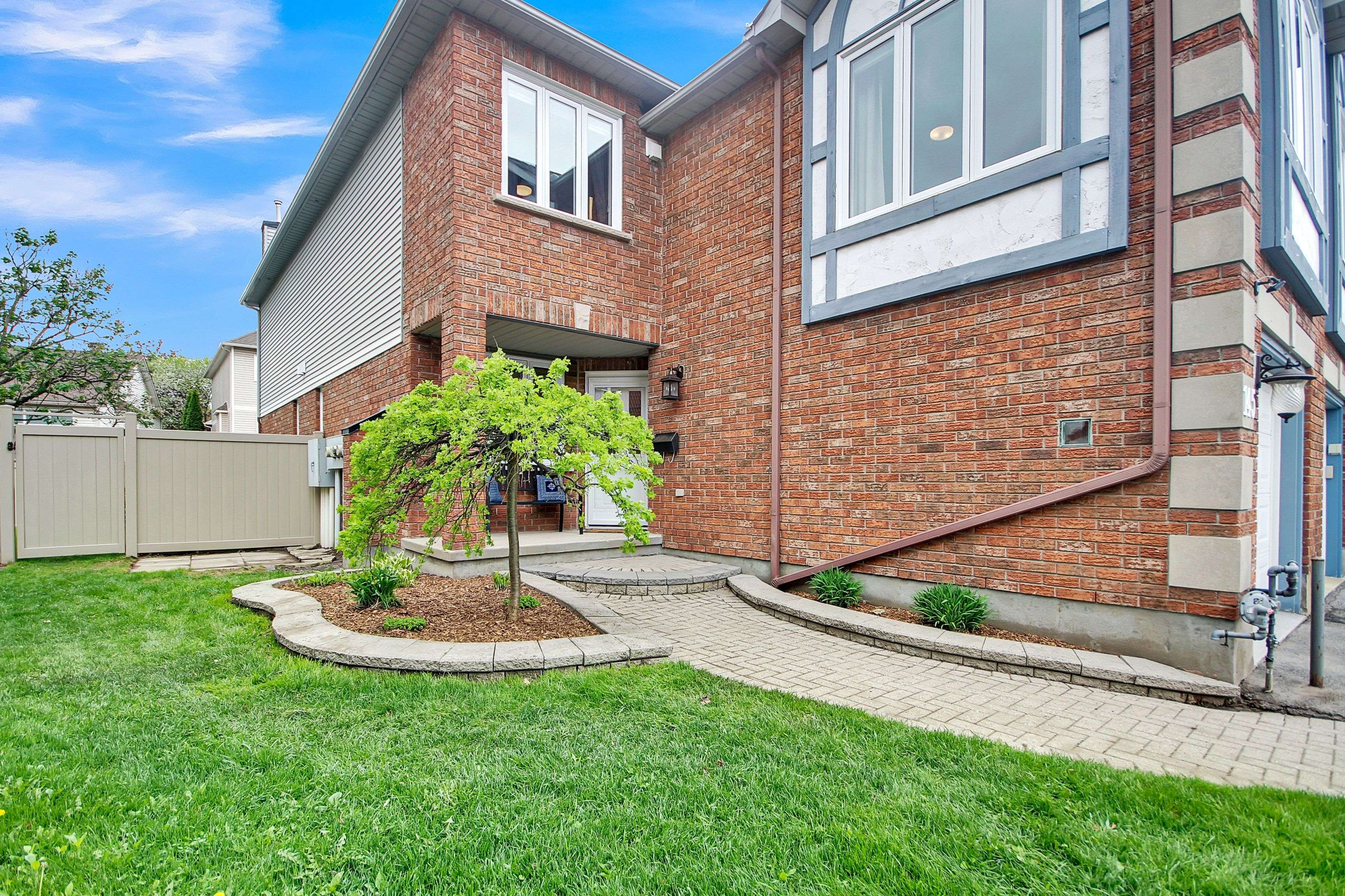 Hunt Club - South Keys And Area, ON K1G 5W1,145 Hunterswood CRES