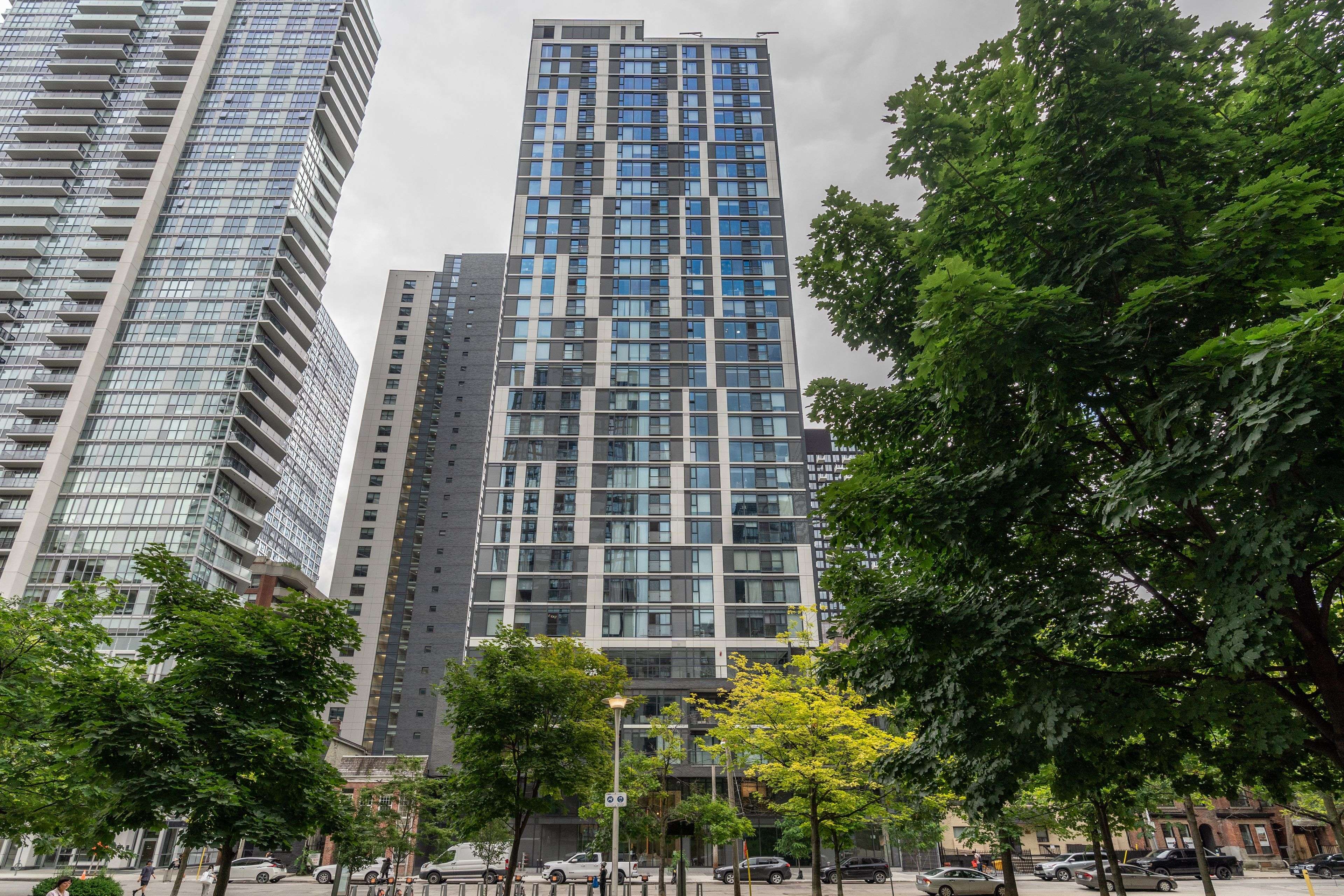 Toronto C08, ON M5B 0E5,65 Mutual ST #2905