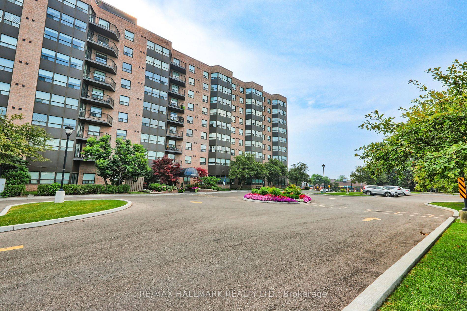 Markham, ON L3P 7N7,2 Raymerville DR #305