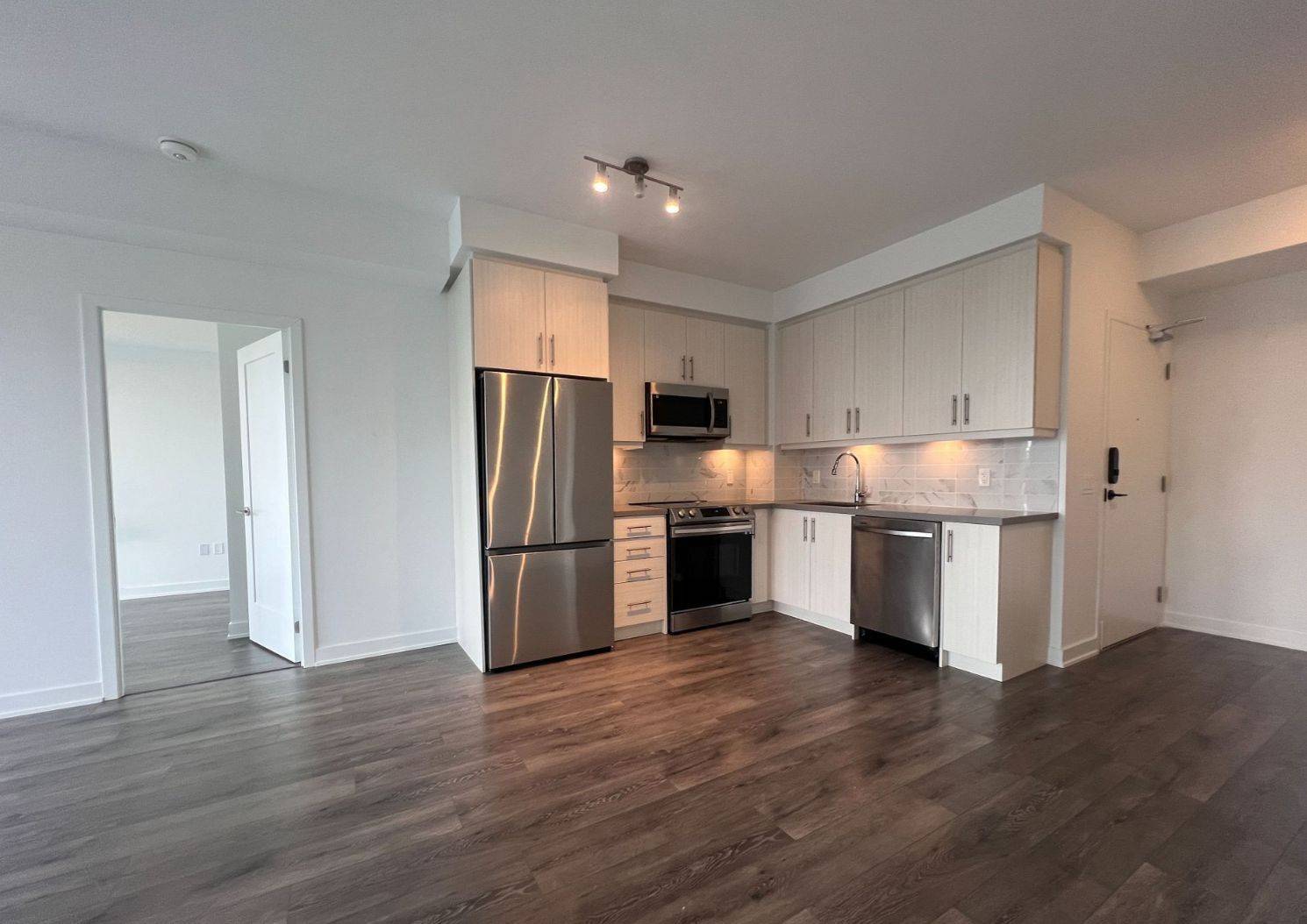 Richmond Hill, ON L4B 0H6,105 Oneida CRES #1107