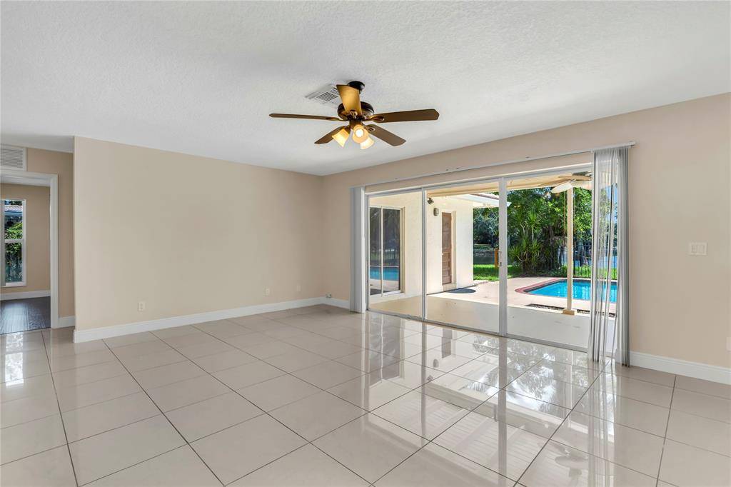 Coral Springs, FL 33071,8592 NW 7th St