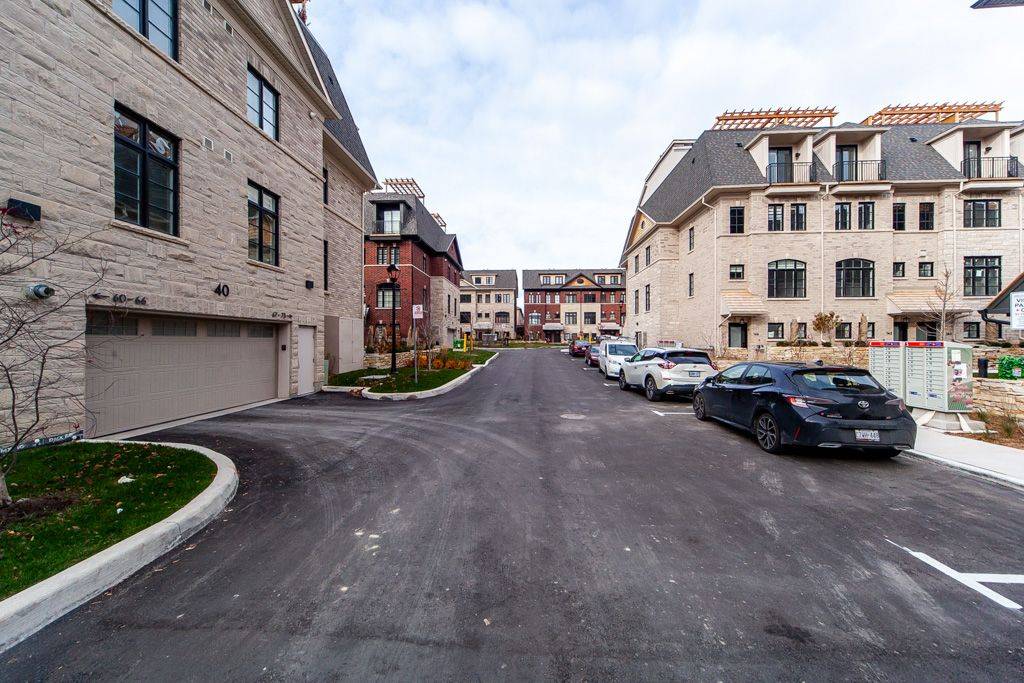 Mississauga, ON L5M 2R5,40 Lunar CRES #69