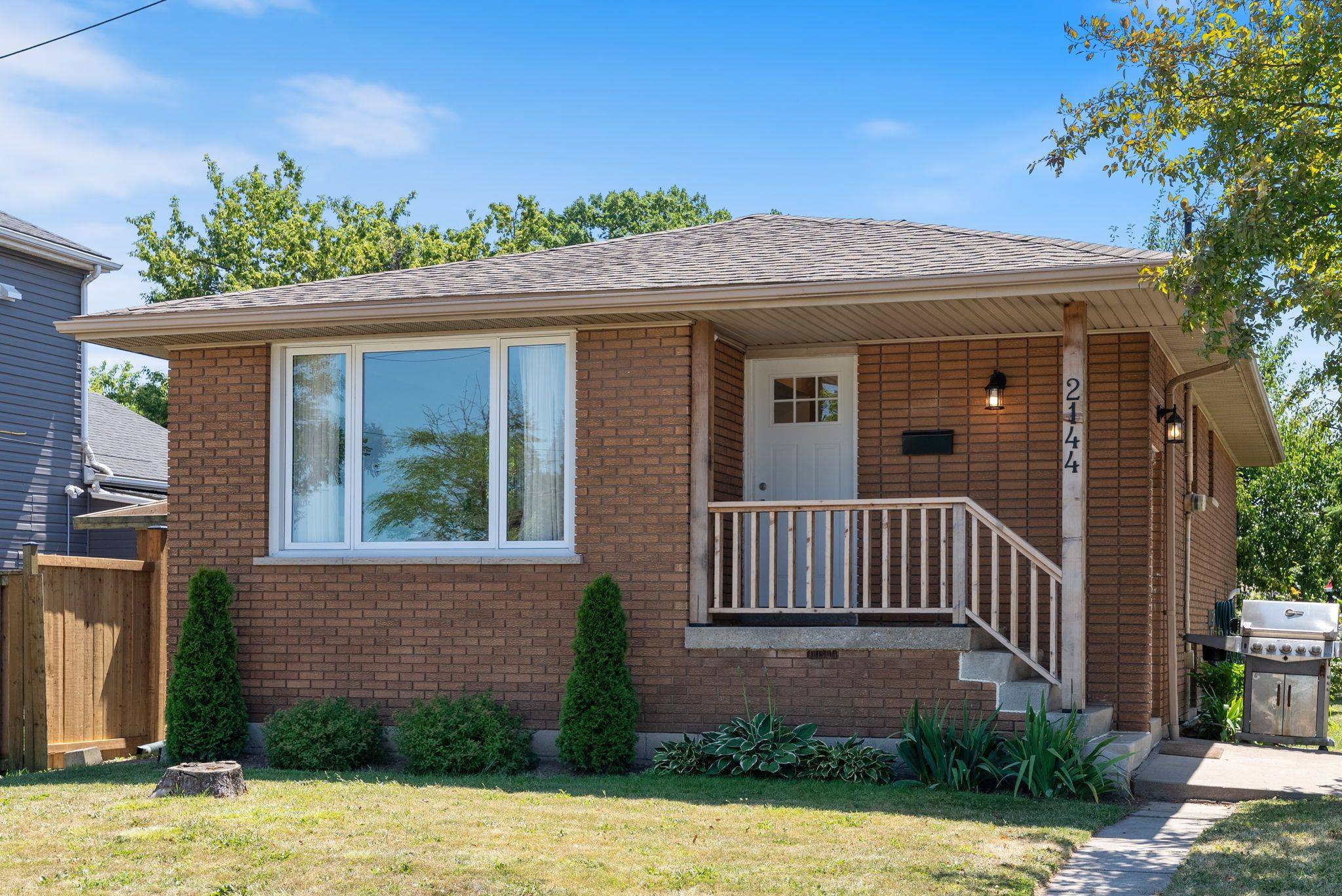 Hamilton, ON L8H 3T4,2144 Brampton ST