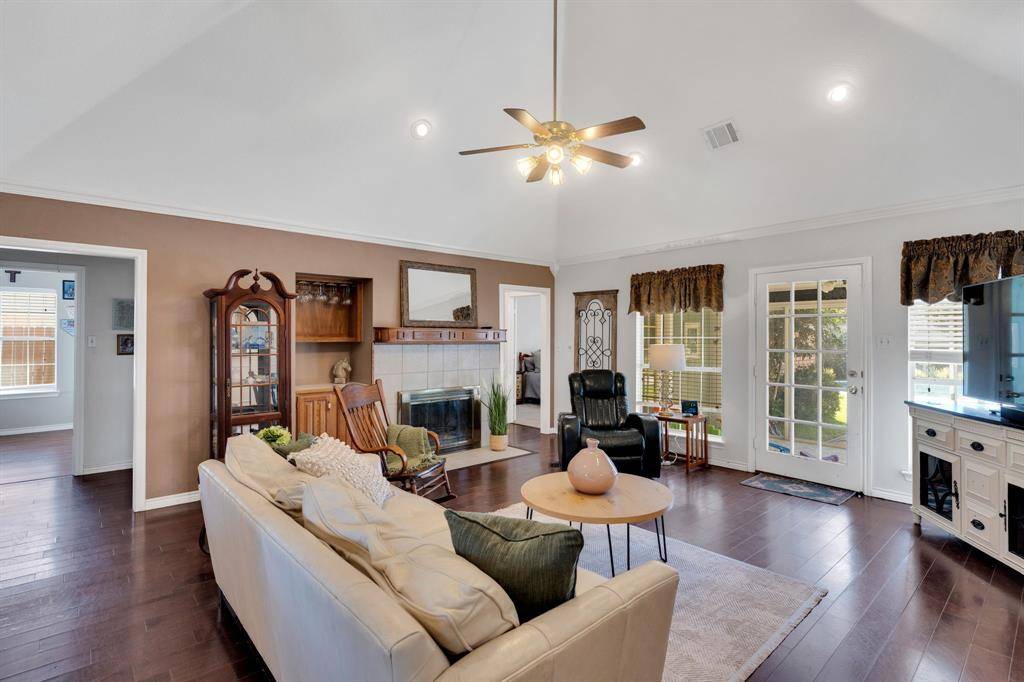 Arlington, TX 76001,7011 Hunter Cove Drive