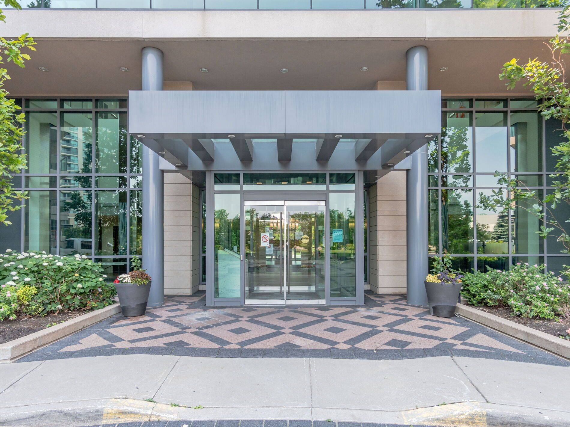 Toronto W08, ON M9C 0A2,235 Sherway Gardens RD #1506