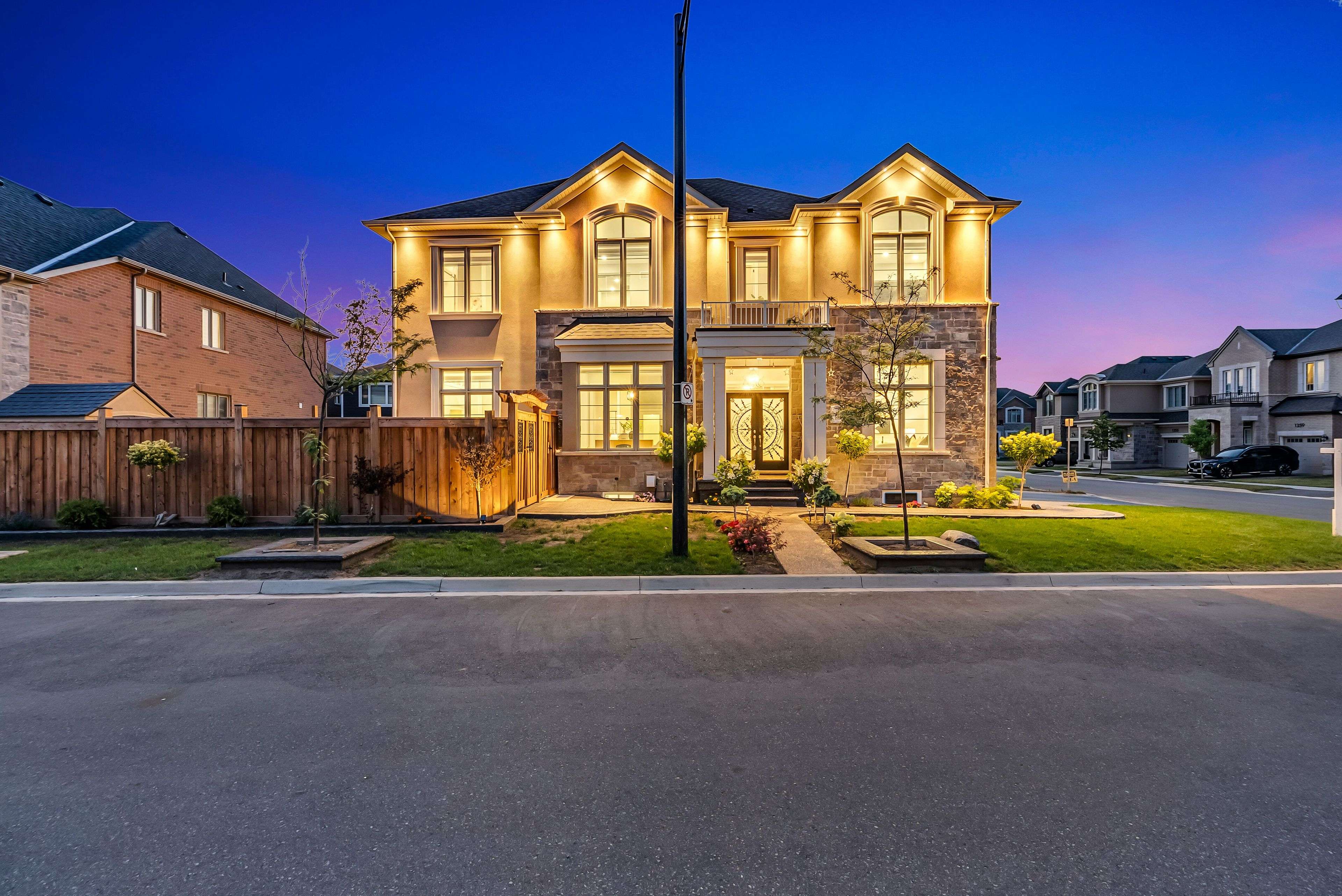 Milton, ON L9T 2X5,1366 Lobelia CRES
