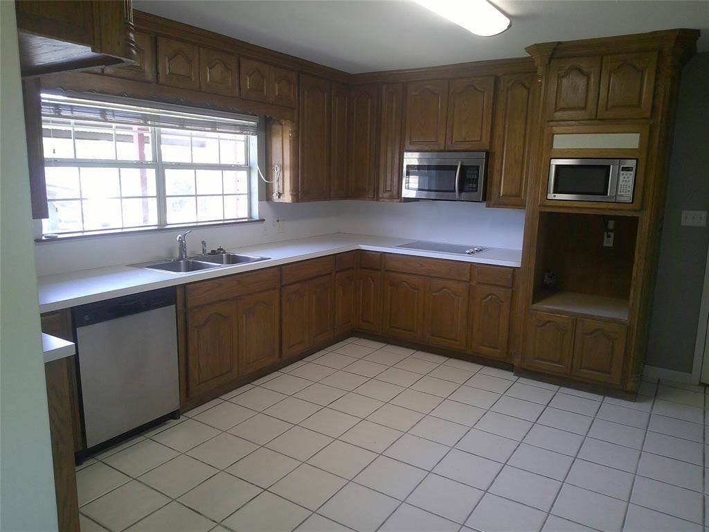 Bowie, TX 76230,957 Frog Hollar Road