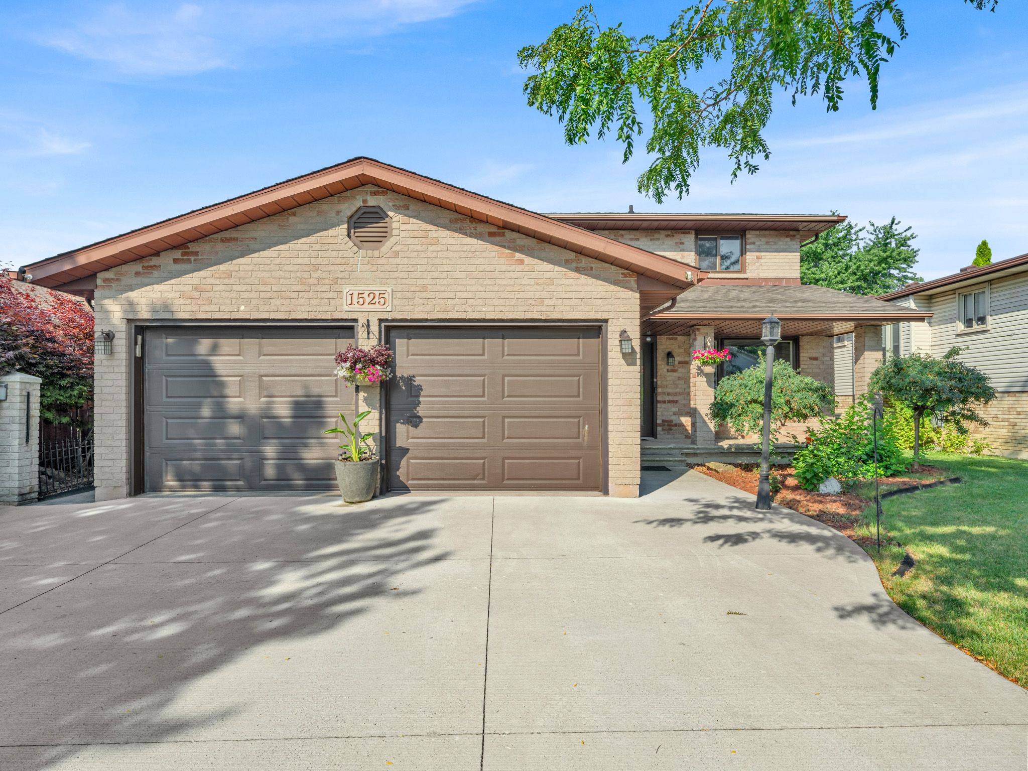 Windsor, ON N8X 4Z6,1525 South Pacific AVE