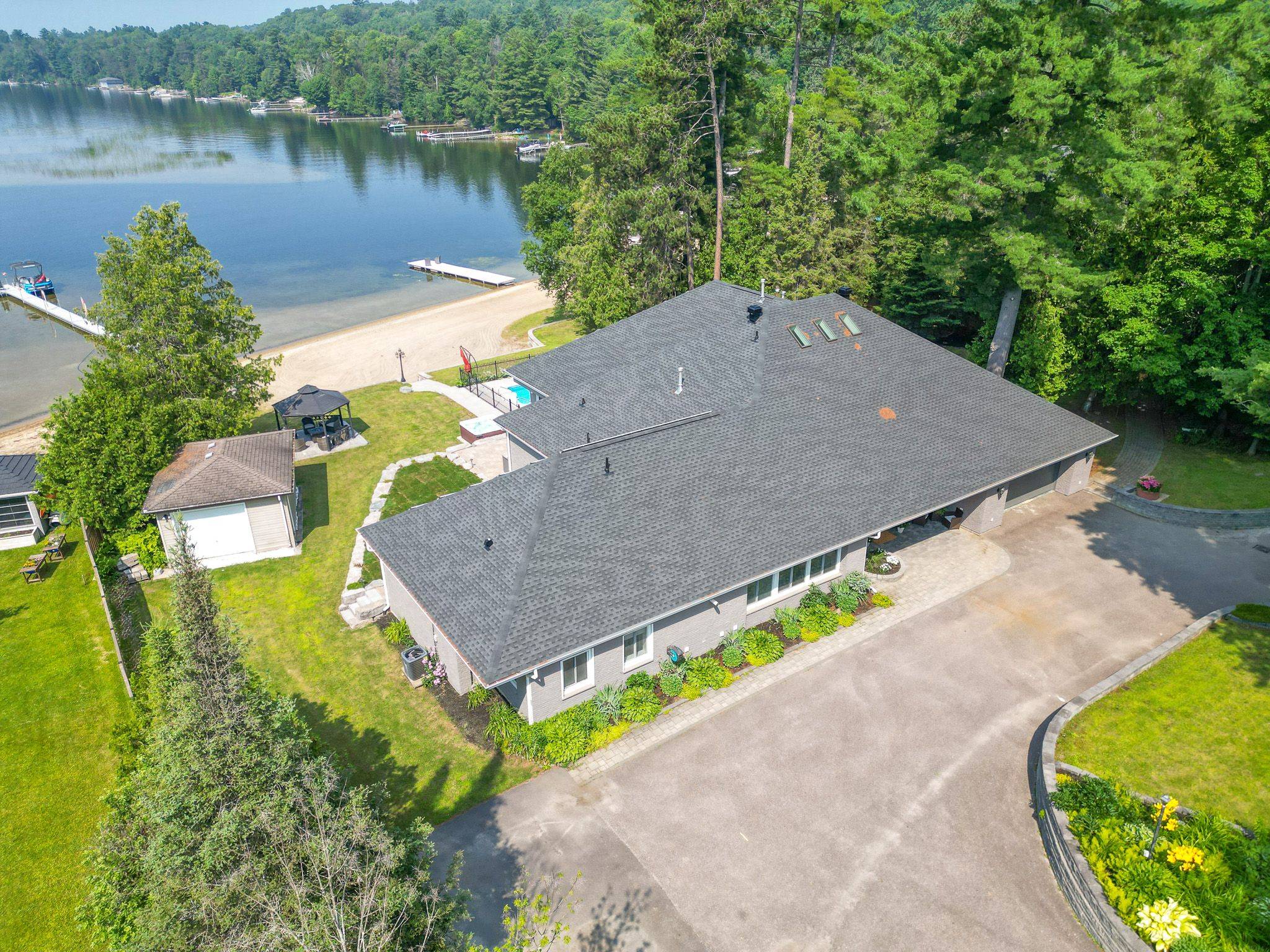 North Bay, ON P1B 8G4,254 Silver Lady LN