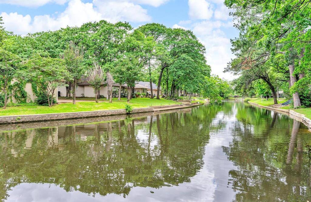 Arlington, TX 76013,2204 Winewood Lane