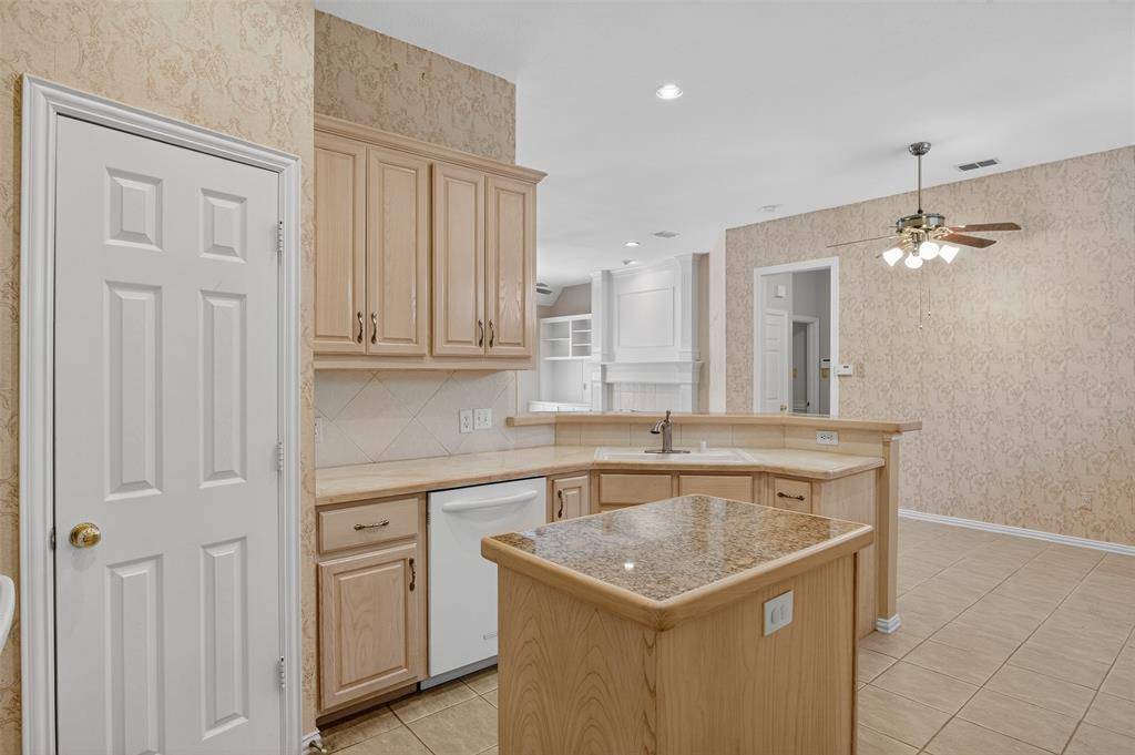 Plano, TX 75025,9208 Blue Water Drive