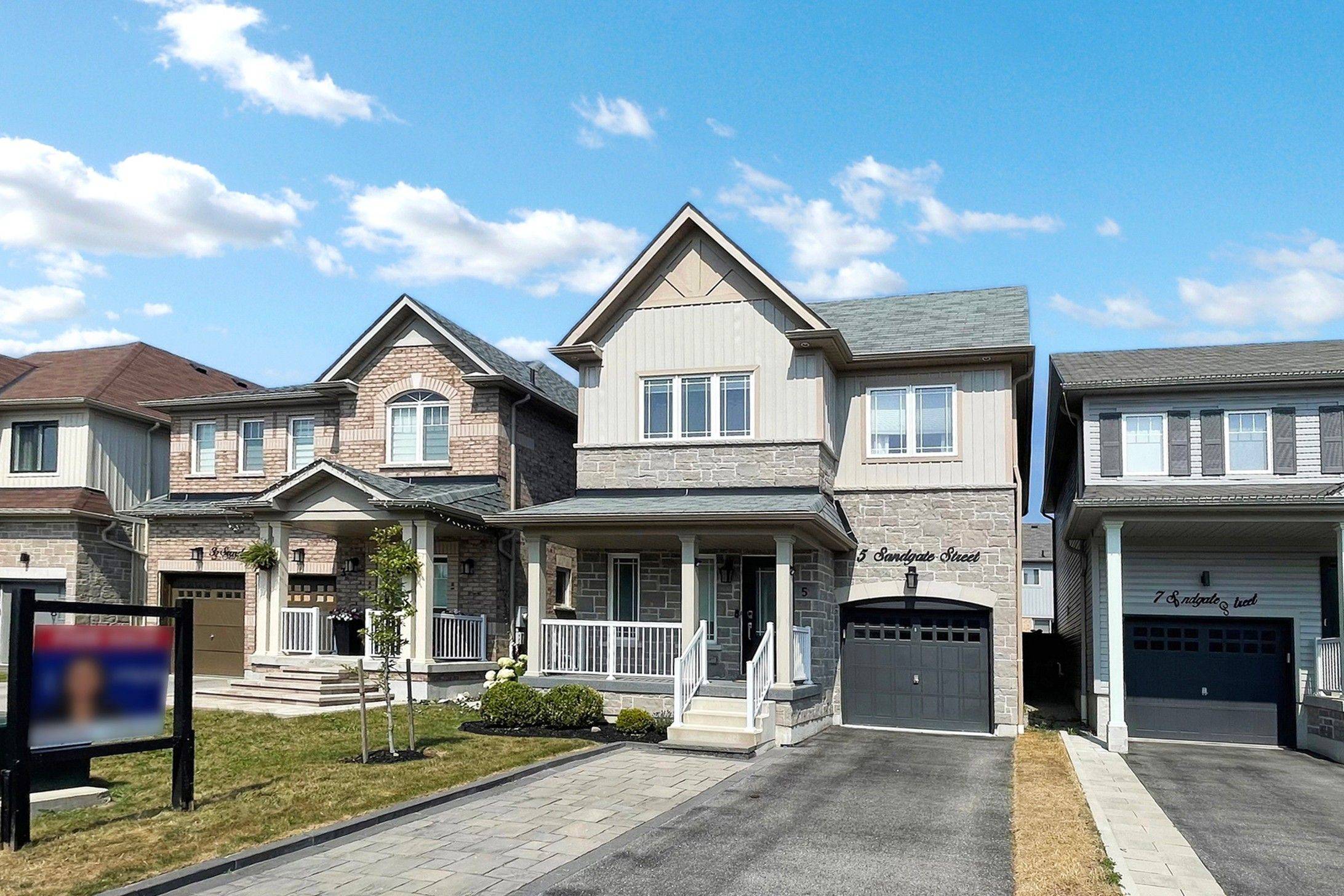 Whitby, ON L1R 0L3,5 Sandgate ST