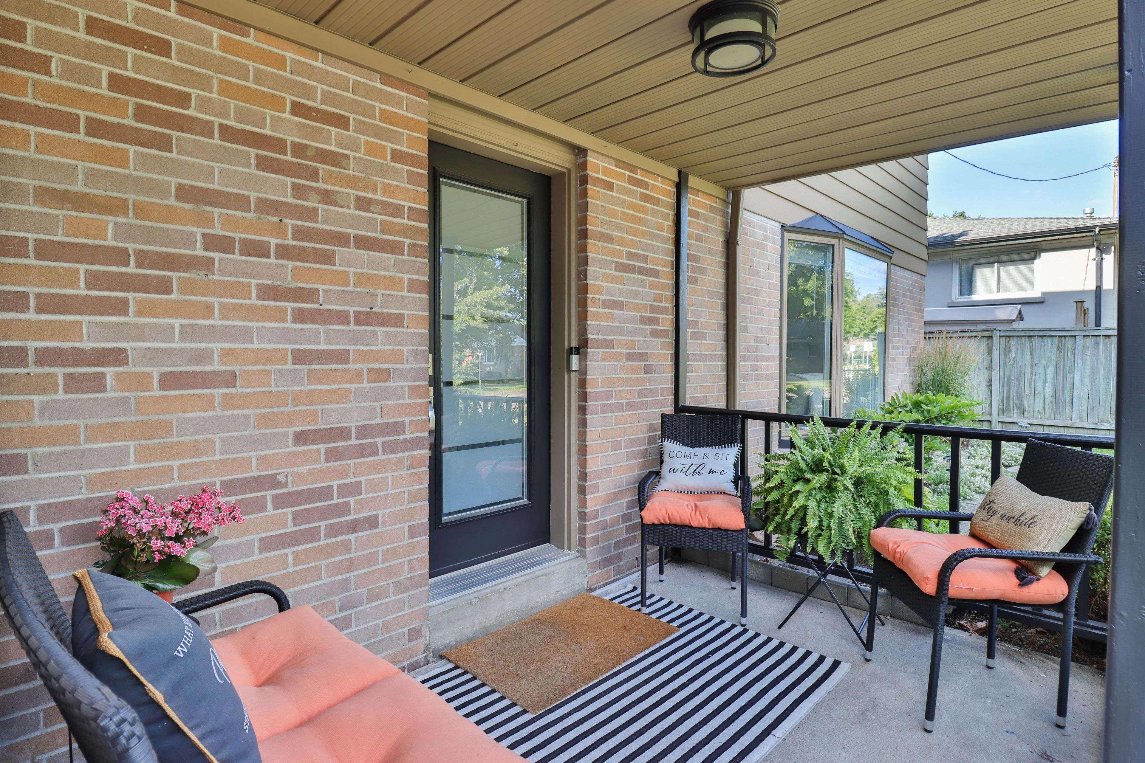 Newmarket, ON L3Y 1X9,819 Srigley ST