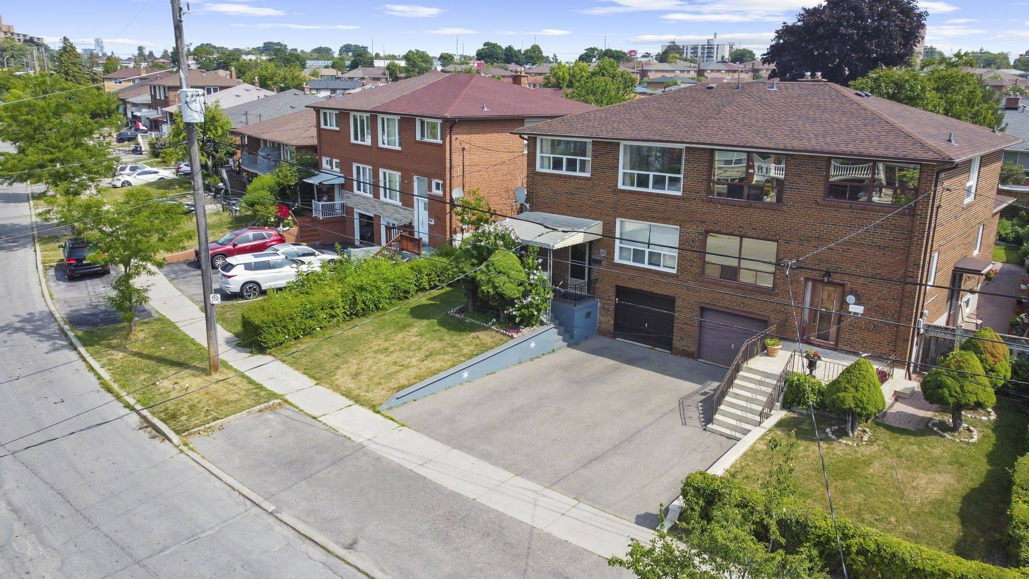 Toronto W05, ON M9M 1W2,136 Ardwick BLVD