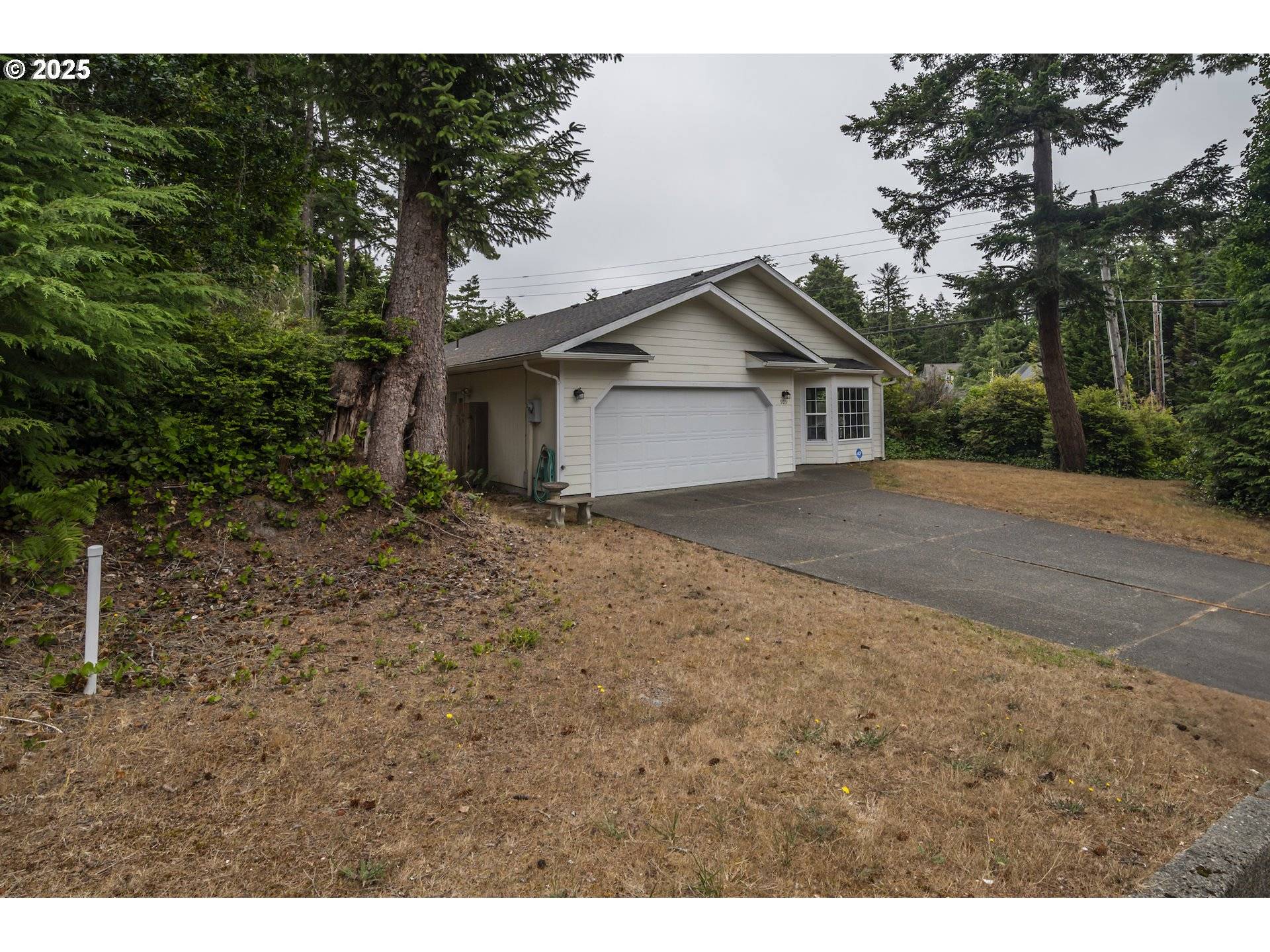 Coos Bay, OR 97420,903 CHICKSES DR