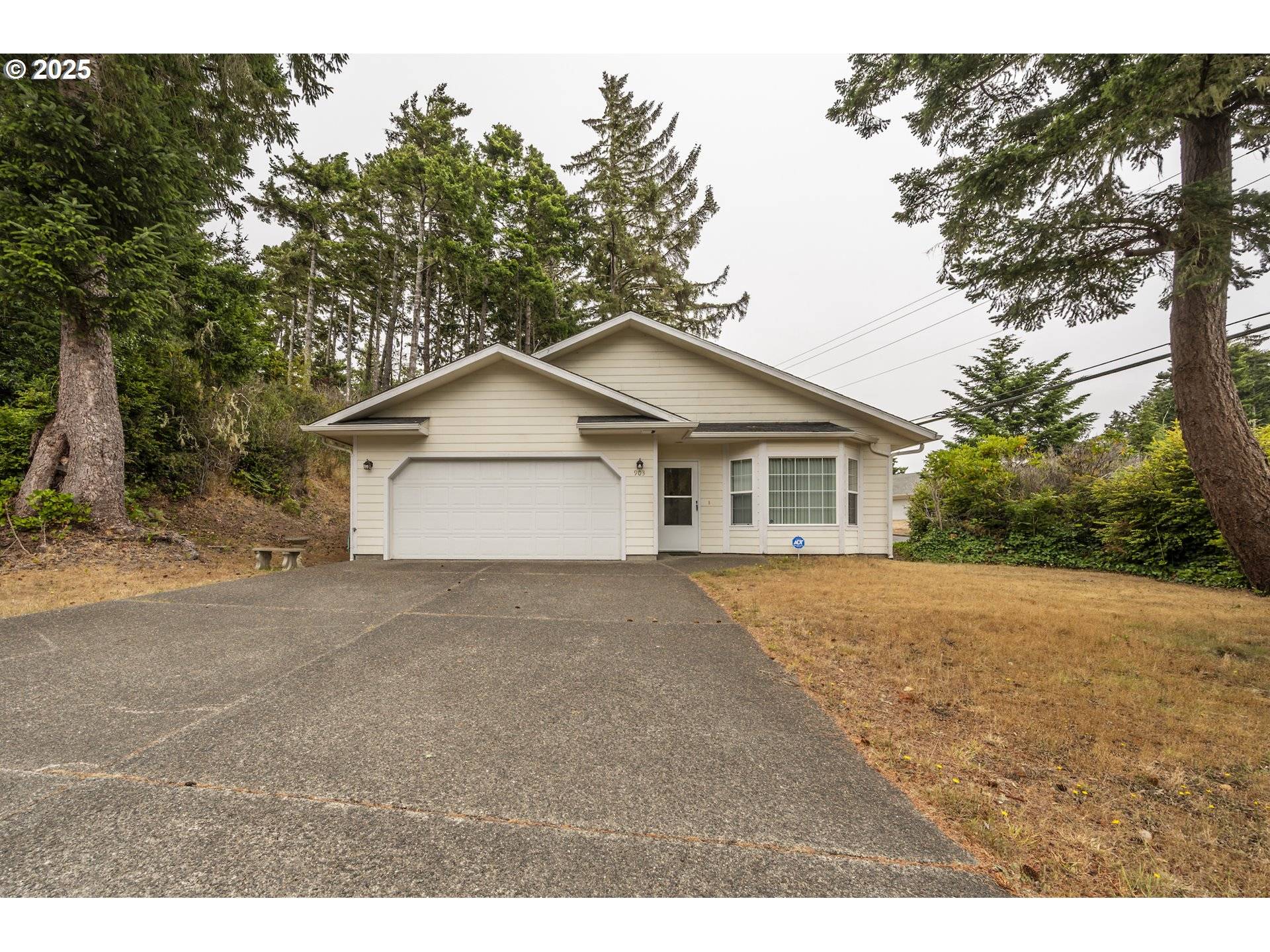 Coos Bay, OR 97420,903 CHICKSES DR