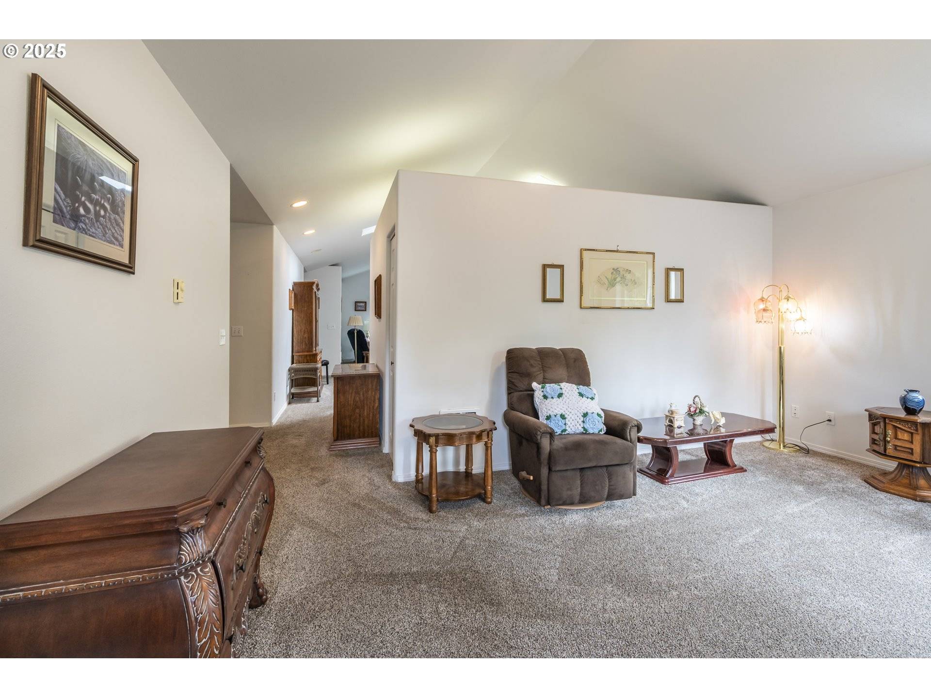 Coos Bay, OR 97420,903 CHICKSES DR