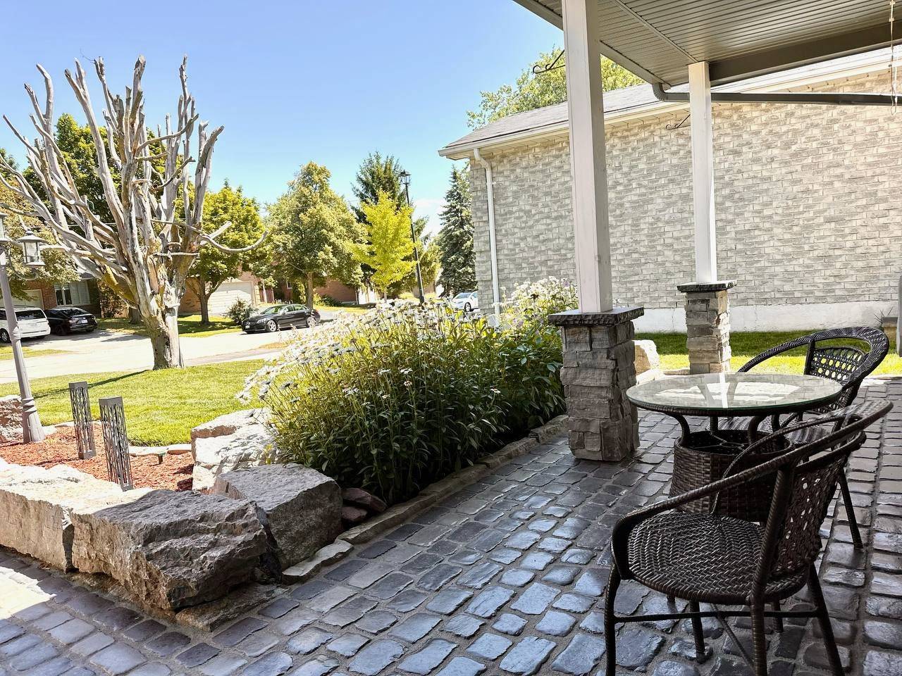 Newmarket, ON L3Y 5H3,90 Carlson DR
