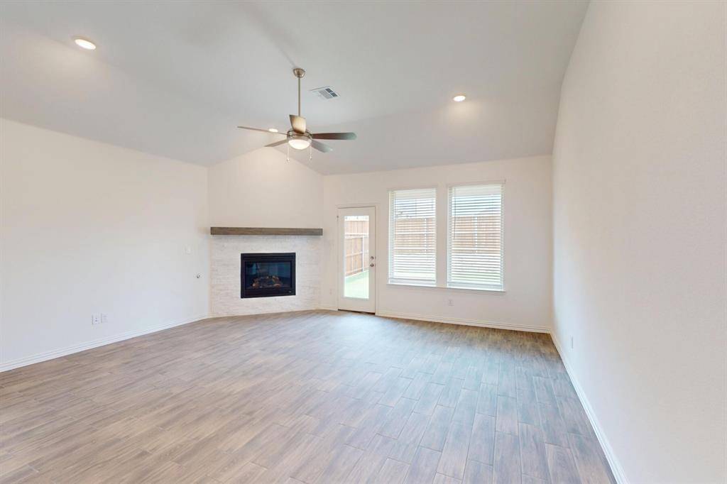 Denton, TX 76226,5204 Edge Way