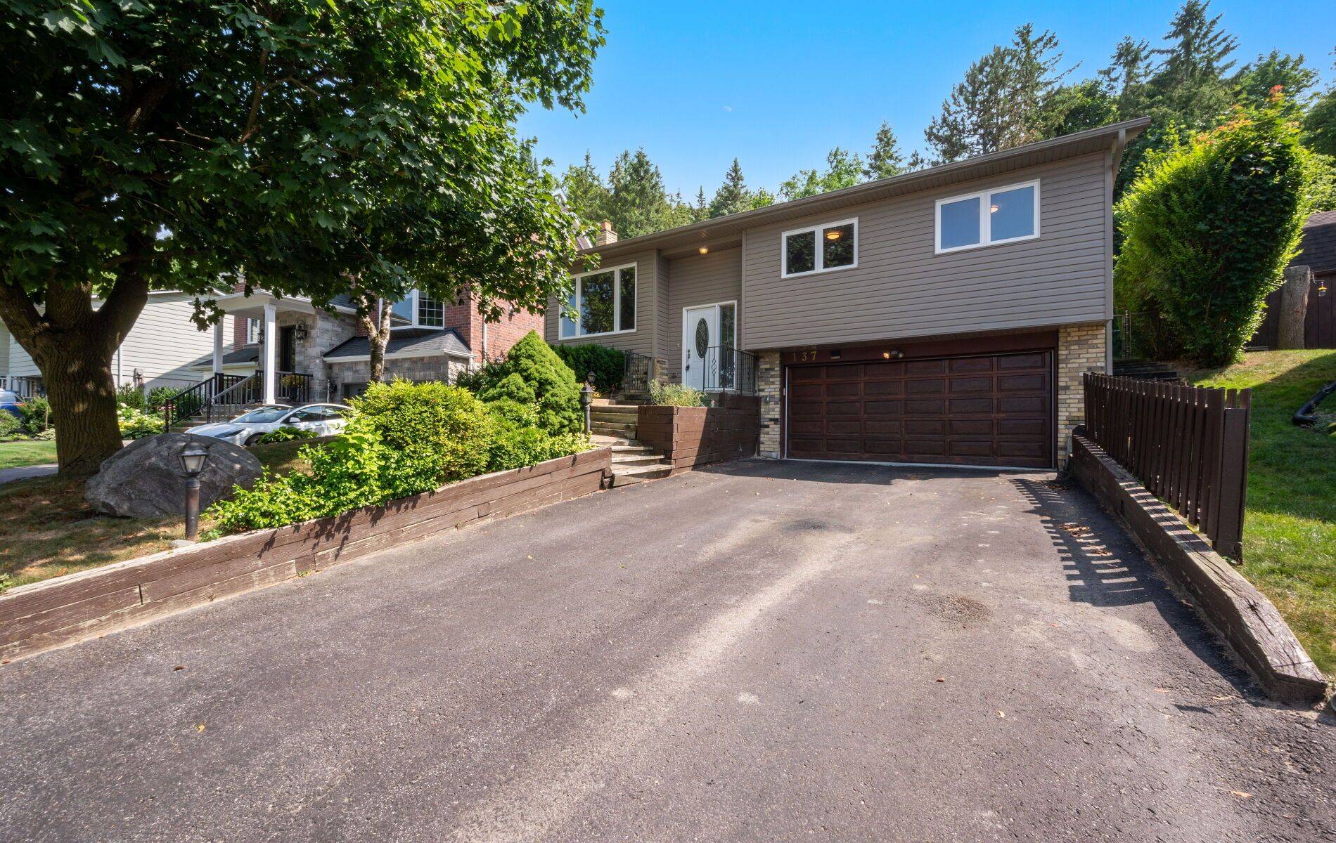 Caledon, ON L7E 2S5,137 Connaught CRES