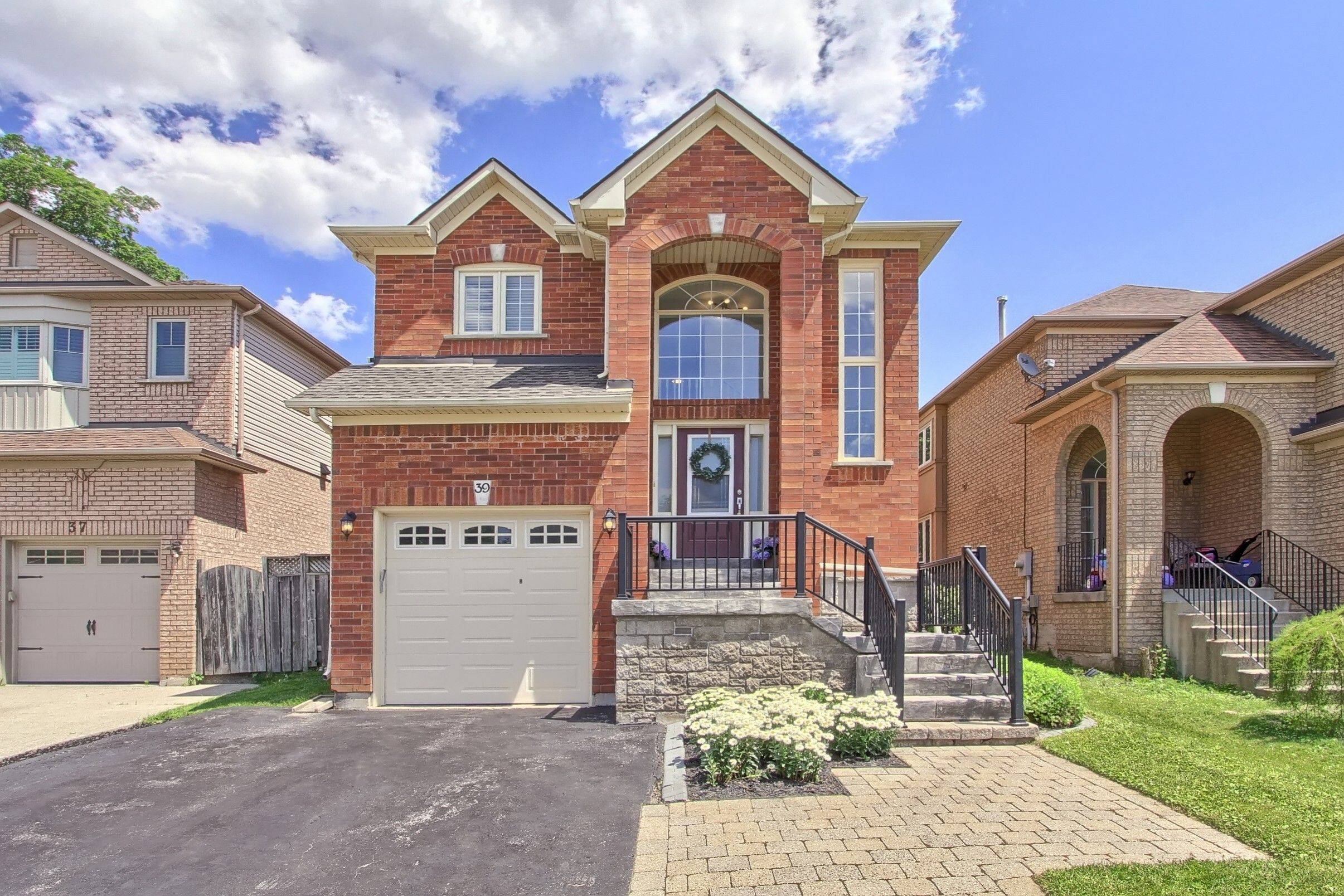 Hamilton, ON L8B 0K2,39 Segwun RD
