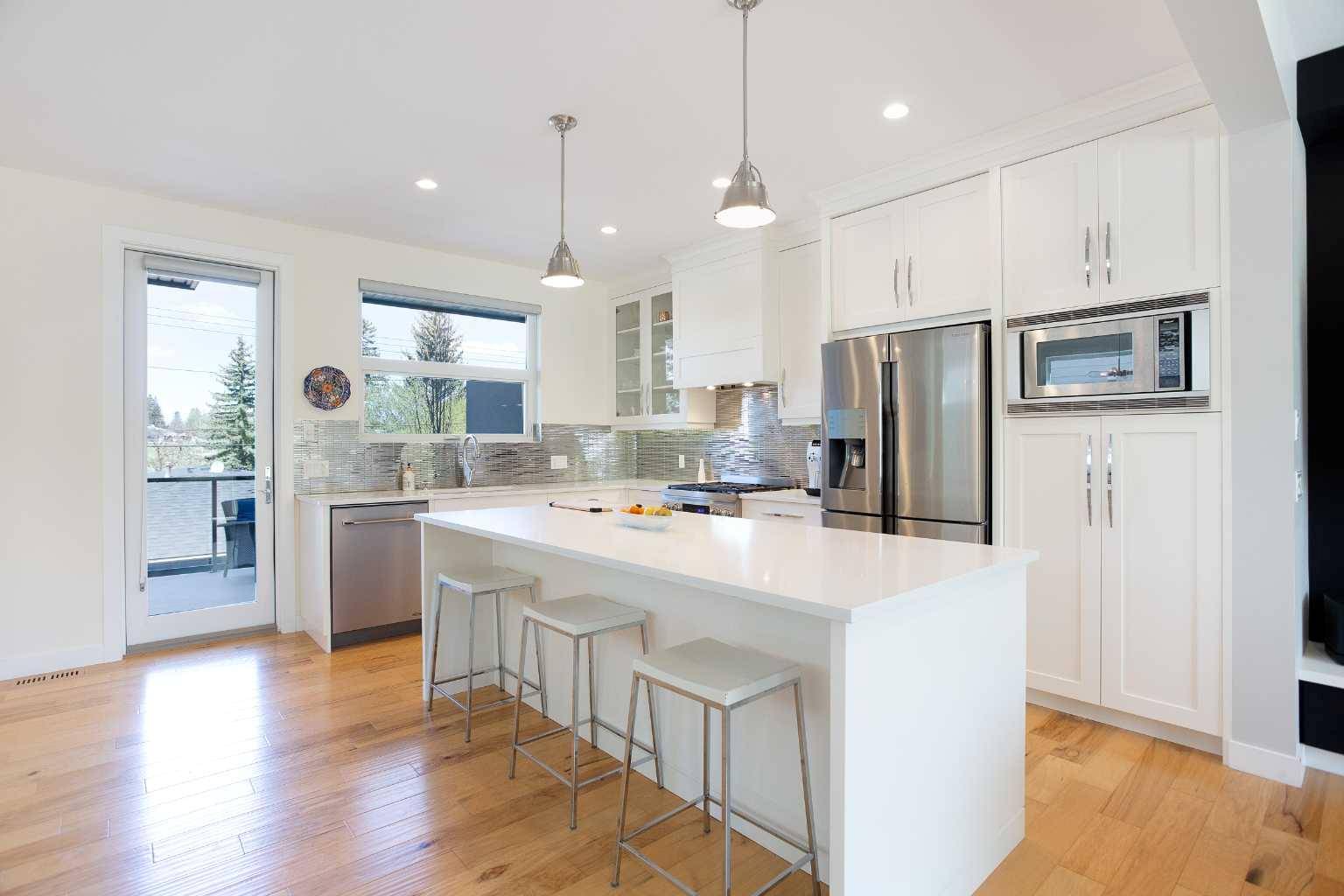 Calgary, AB T3E 4T5,3909 Sarcee RD SW