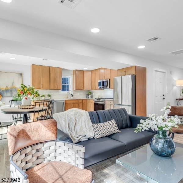 Irvington Twp., NJ 07111,215 21St St