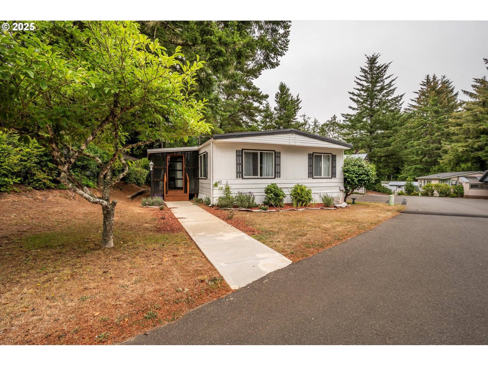 Coos Bay, OR 97420,640 VILLAGE PINES DR