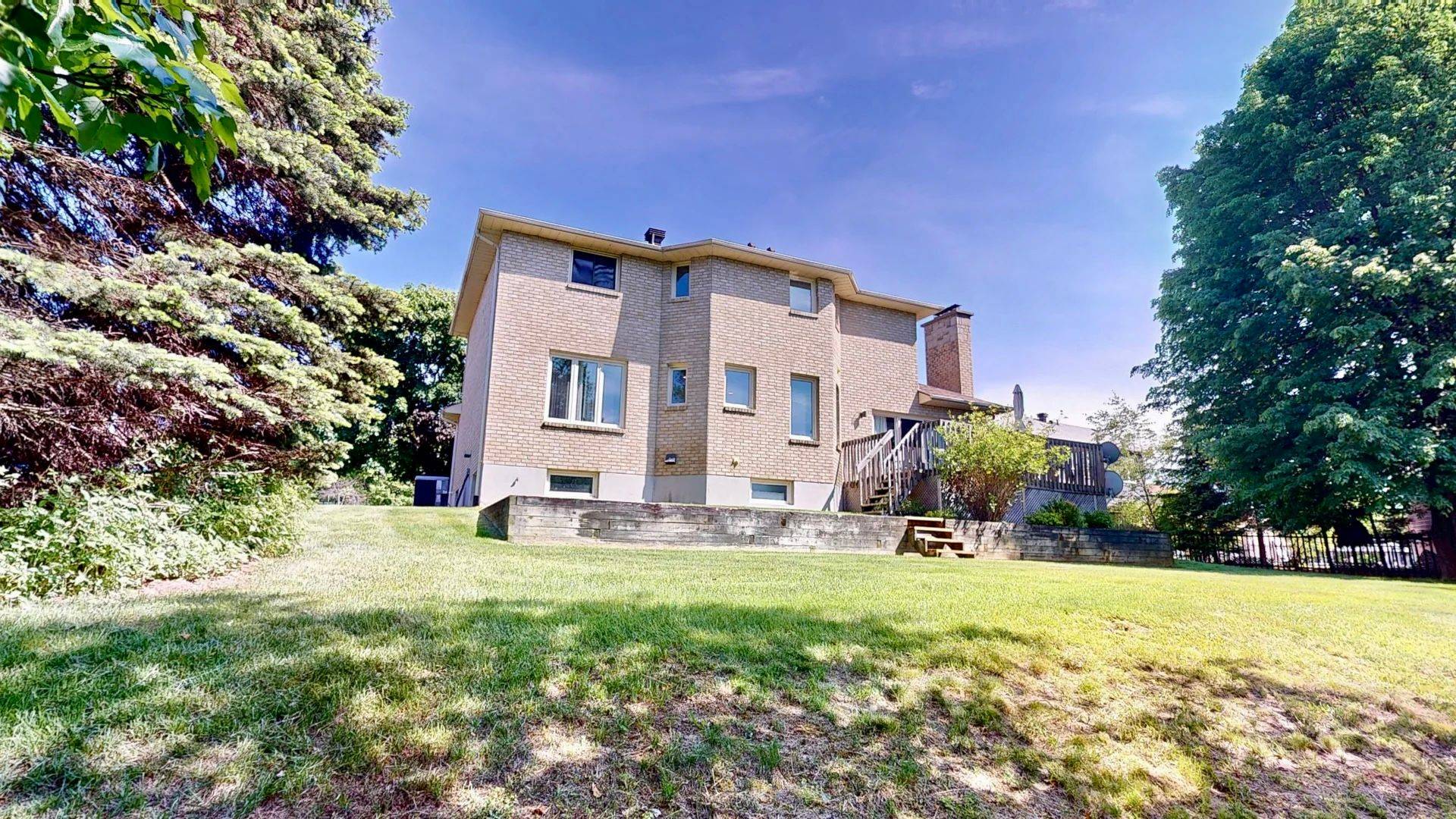 North Bay, ON P1A 4J2,12 Vivyenne CT
