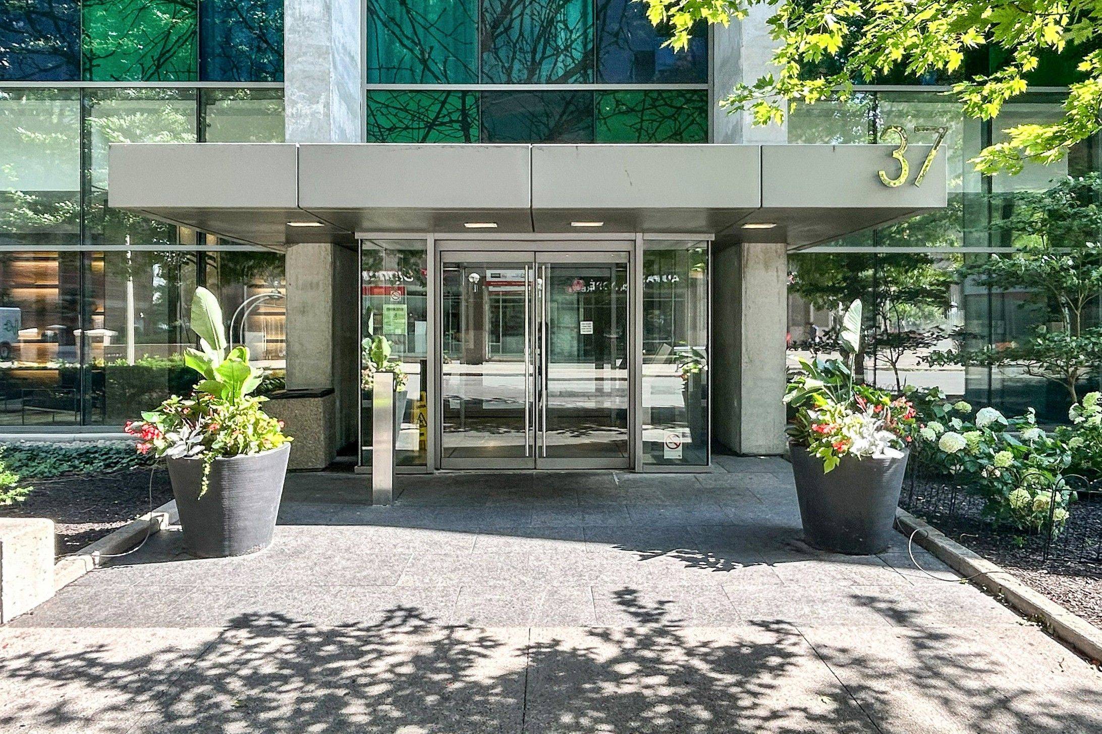 Toronto C01, ON M4Y 3G5,37 Grosvenor ST #2401