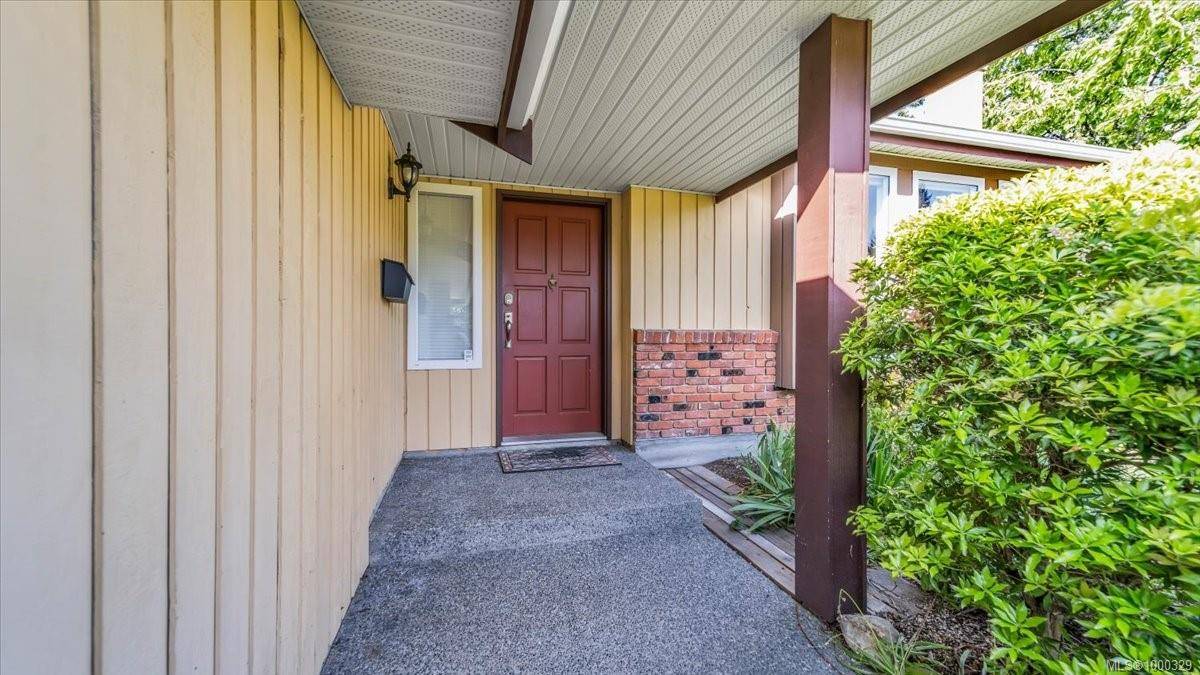 Saanich, BC V8N 6B2,2232 Lifton Pl