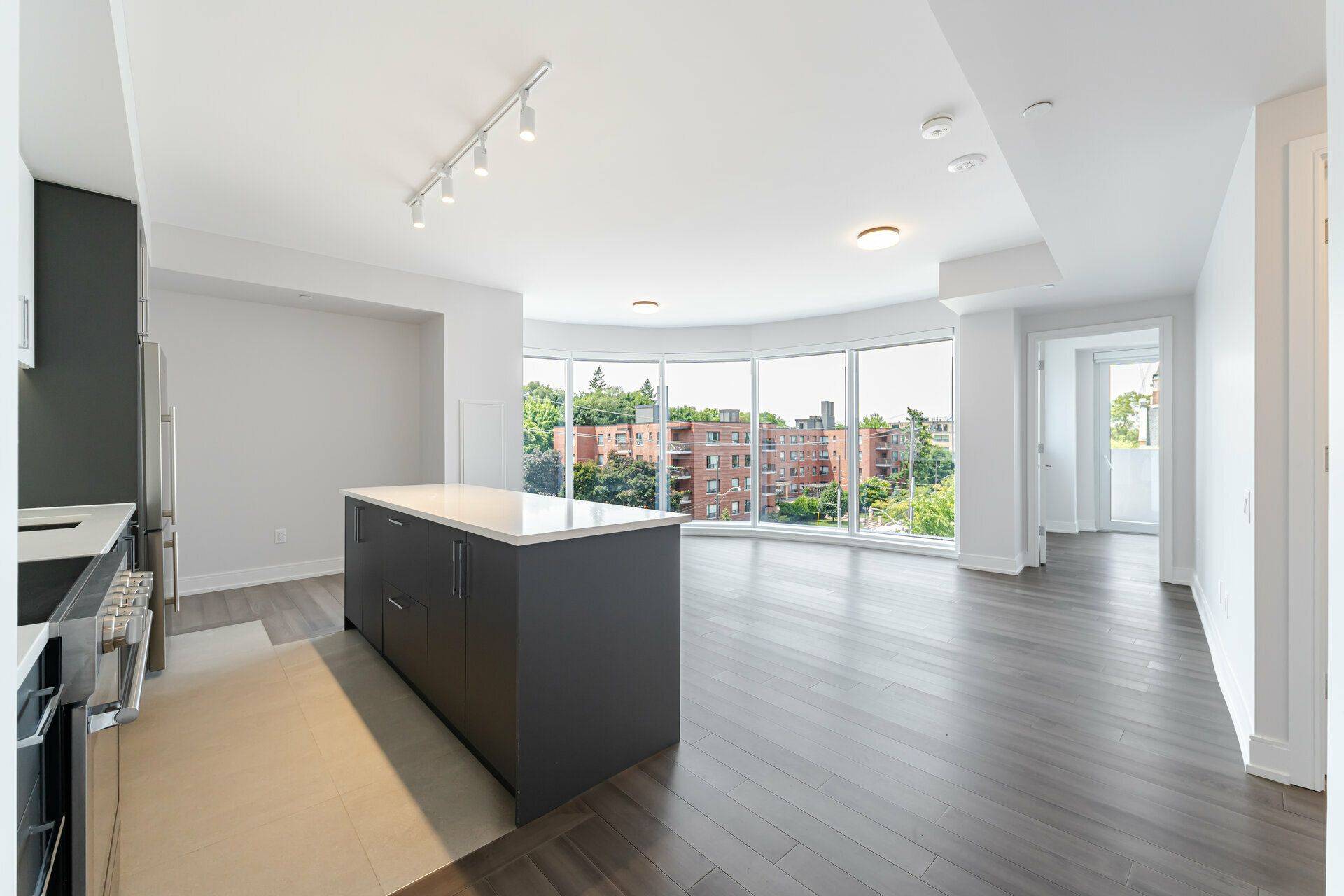 Toronto C04, ON M6B 2Y9,2525 Bathurst ST #407